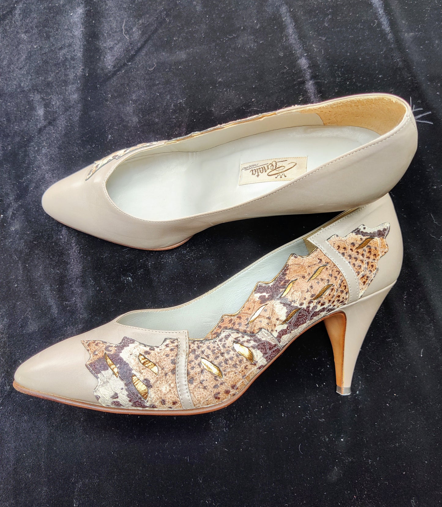 Beautiful vintage heeled court shoes with snake design