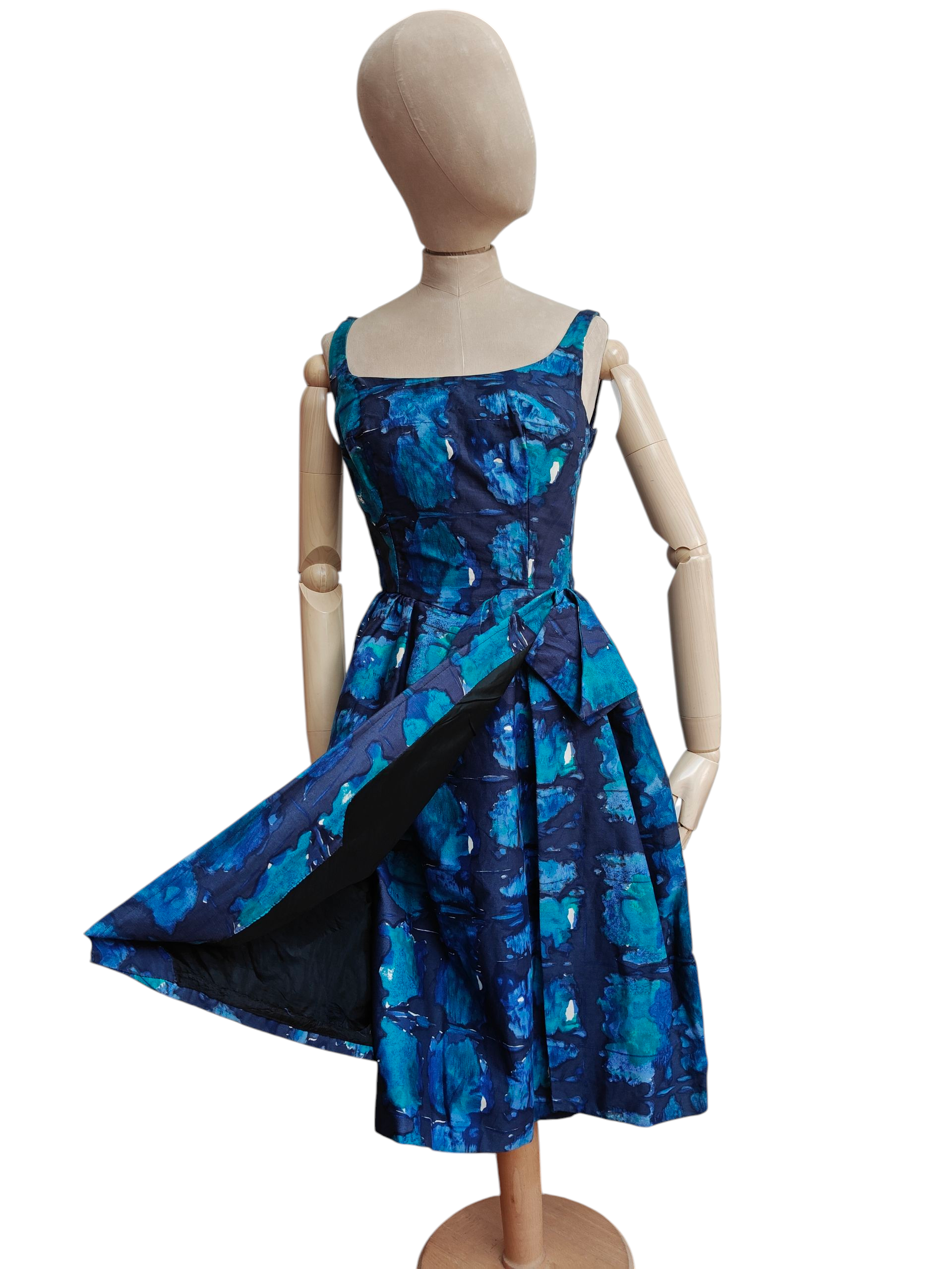 Beautiful vintage party dress in elegant blue print