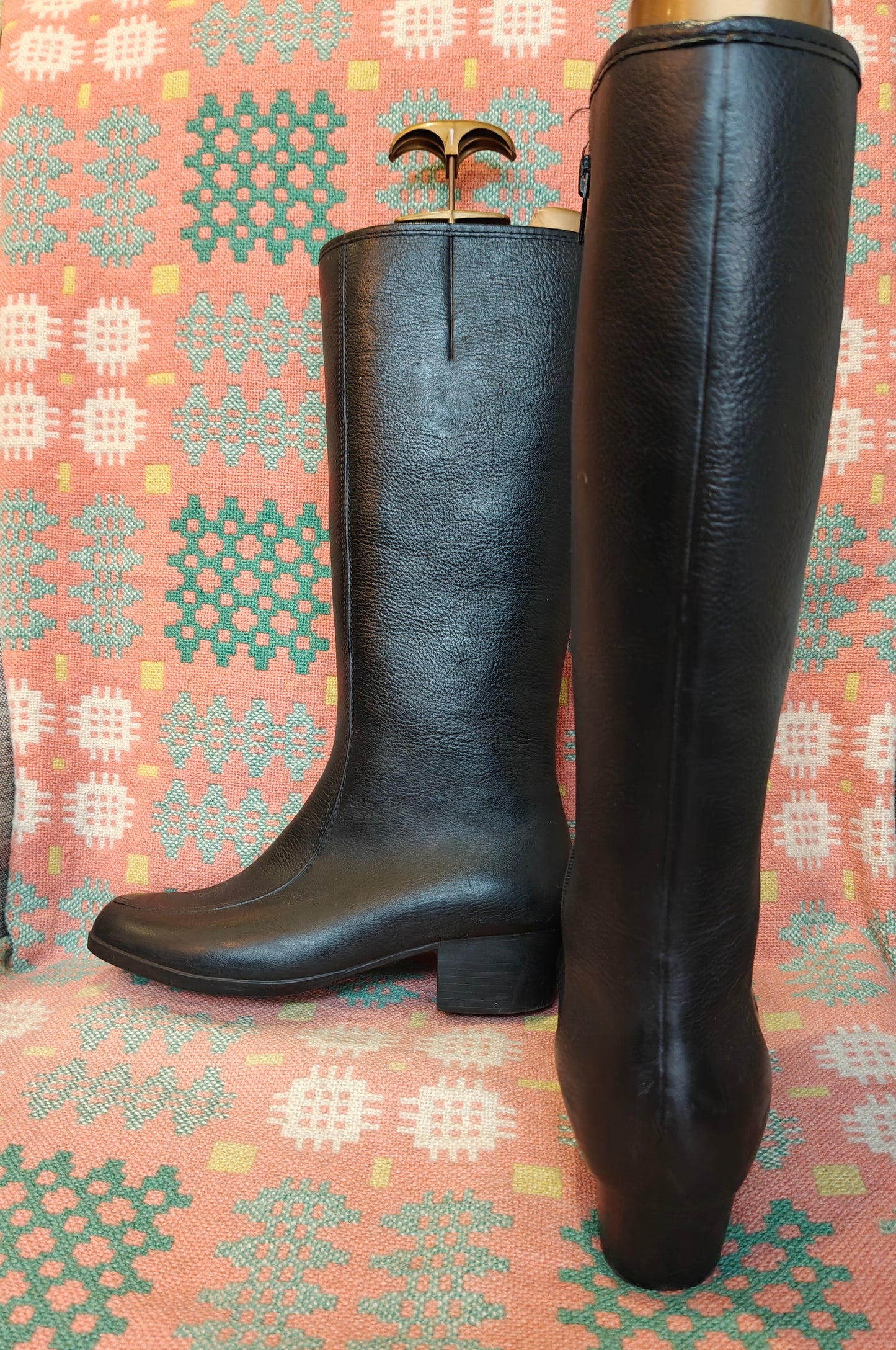 Black vintage fur lined boots