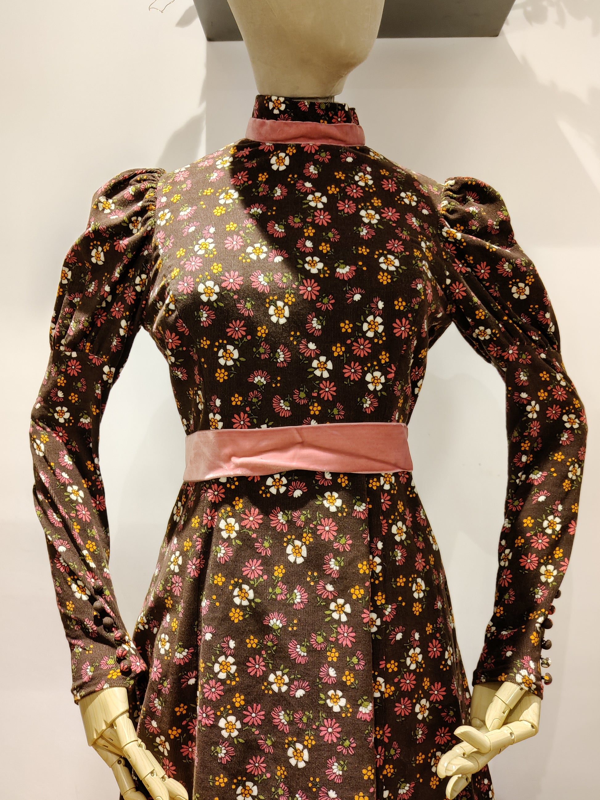 Absolutely beautiful needlecord floral prairie dress with pink velvet Olive & Quince Vintage Absolutely beautiful needlecord floral prairie dress with pink velvet Olive & Quince Vintage