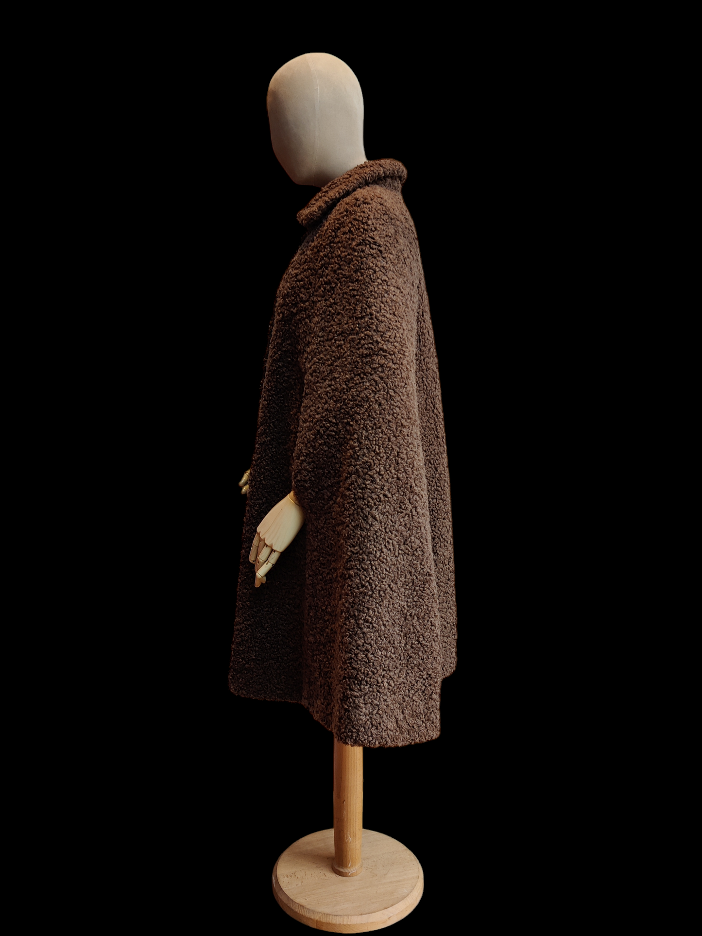 Brown cape in curly wool