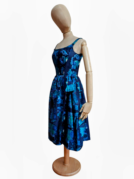 Elegant 1950s blue sleeveless dress