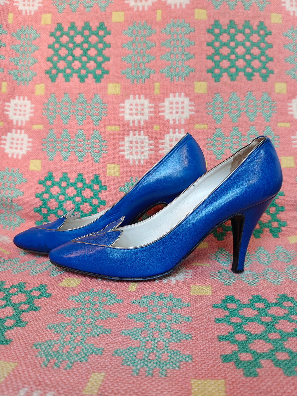 Elegant ladies vintage evening shoes 