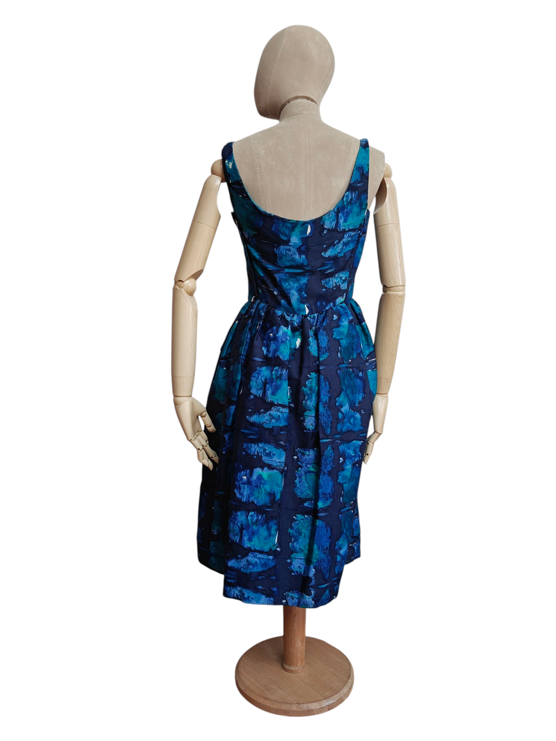 Fifties glamour dress in blue