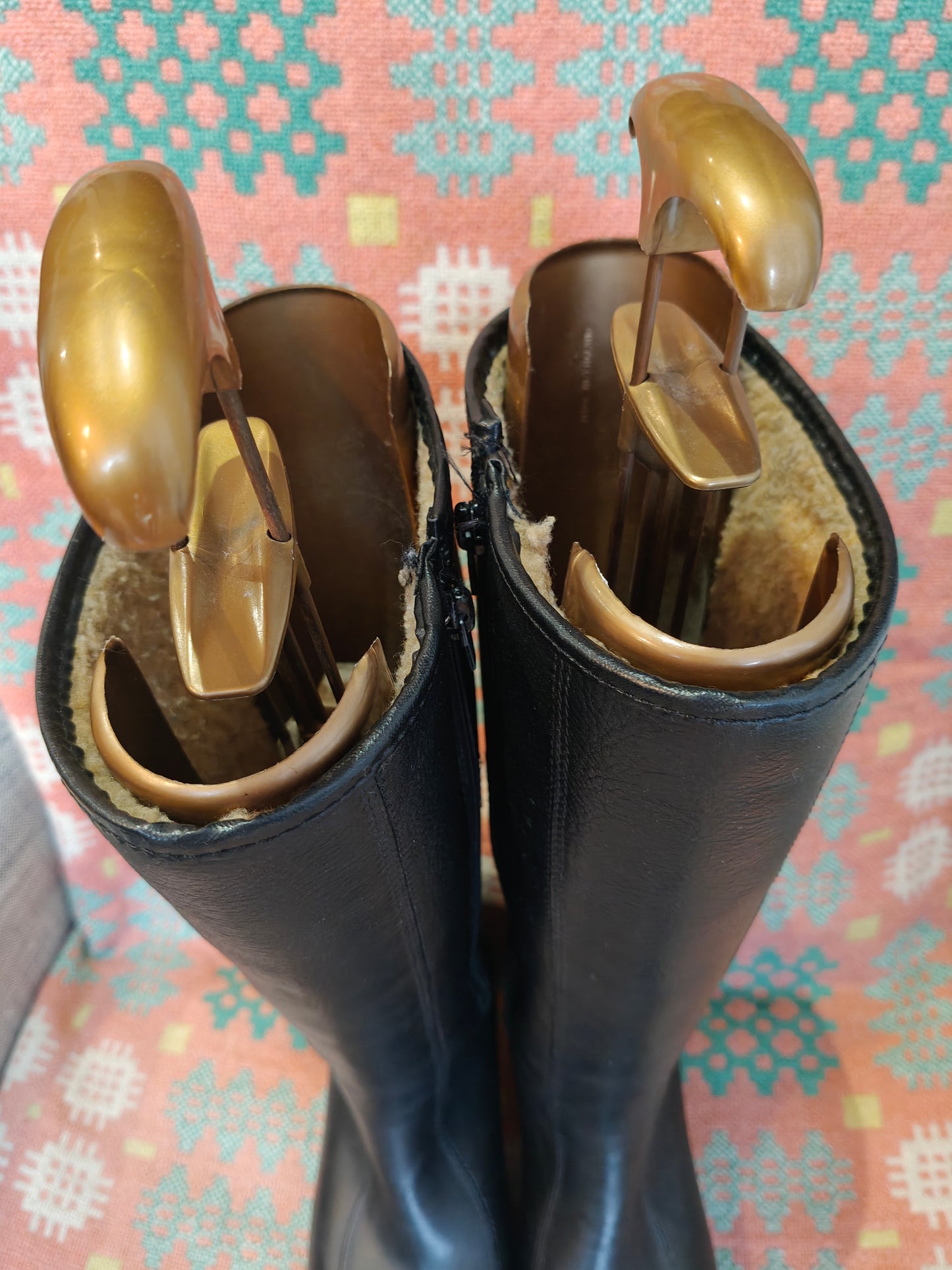 Fur lined ladies vintage boots