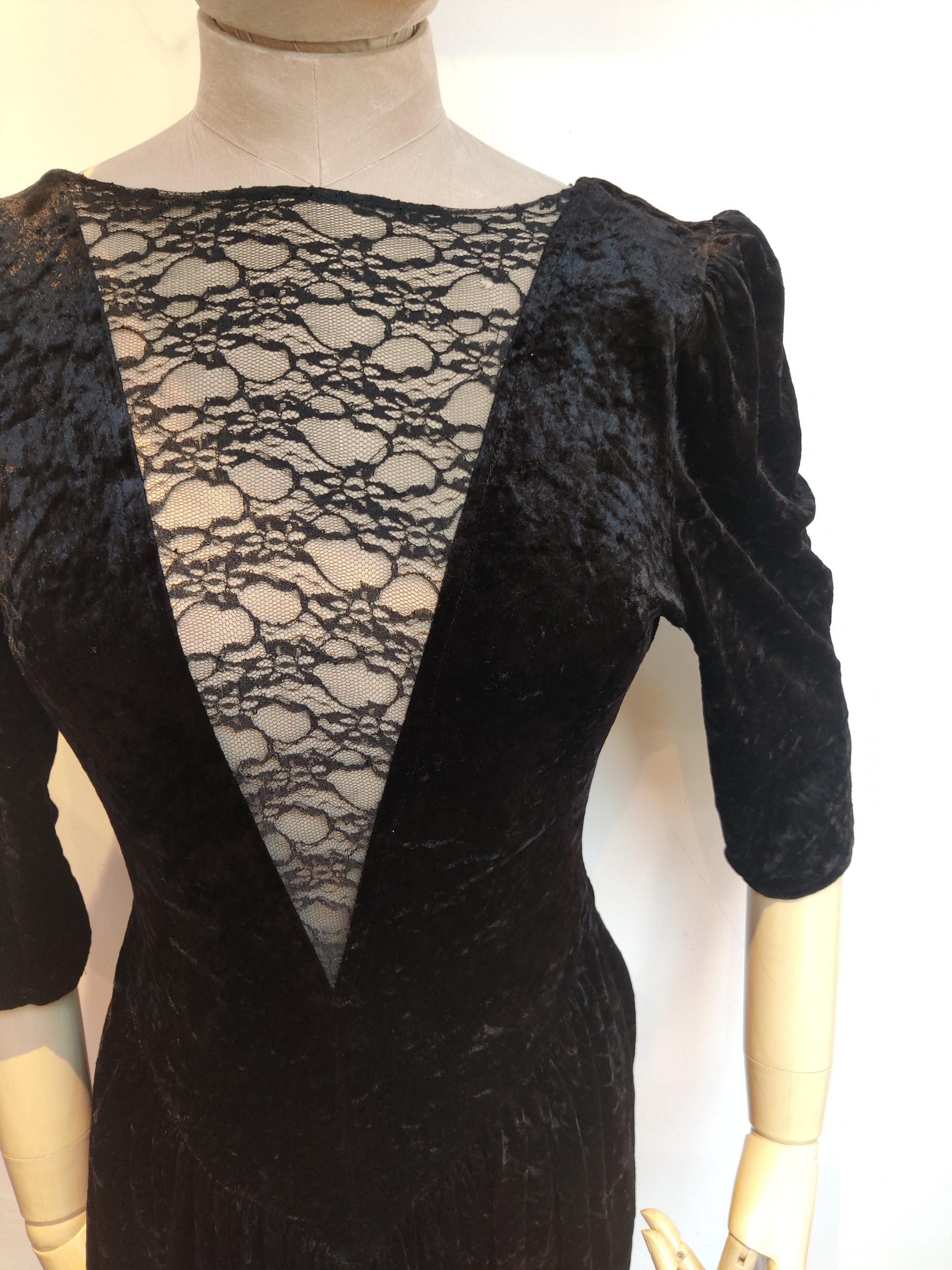 Glamourous black dress with velvet and lace.