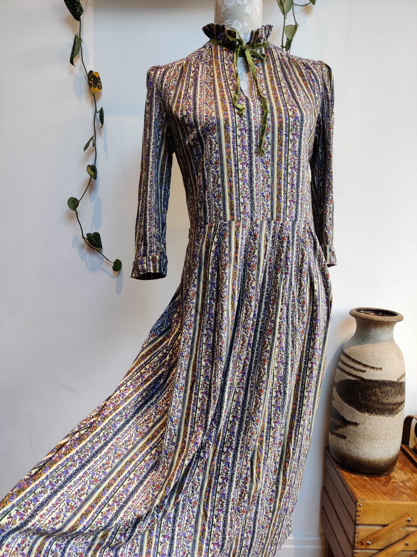 Beautiful handmade 70's floral dress size 10-12