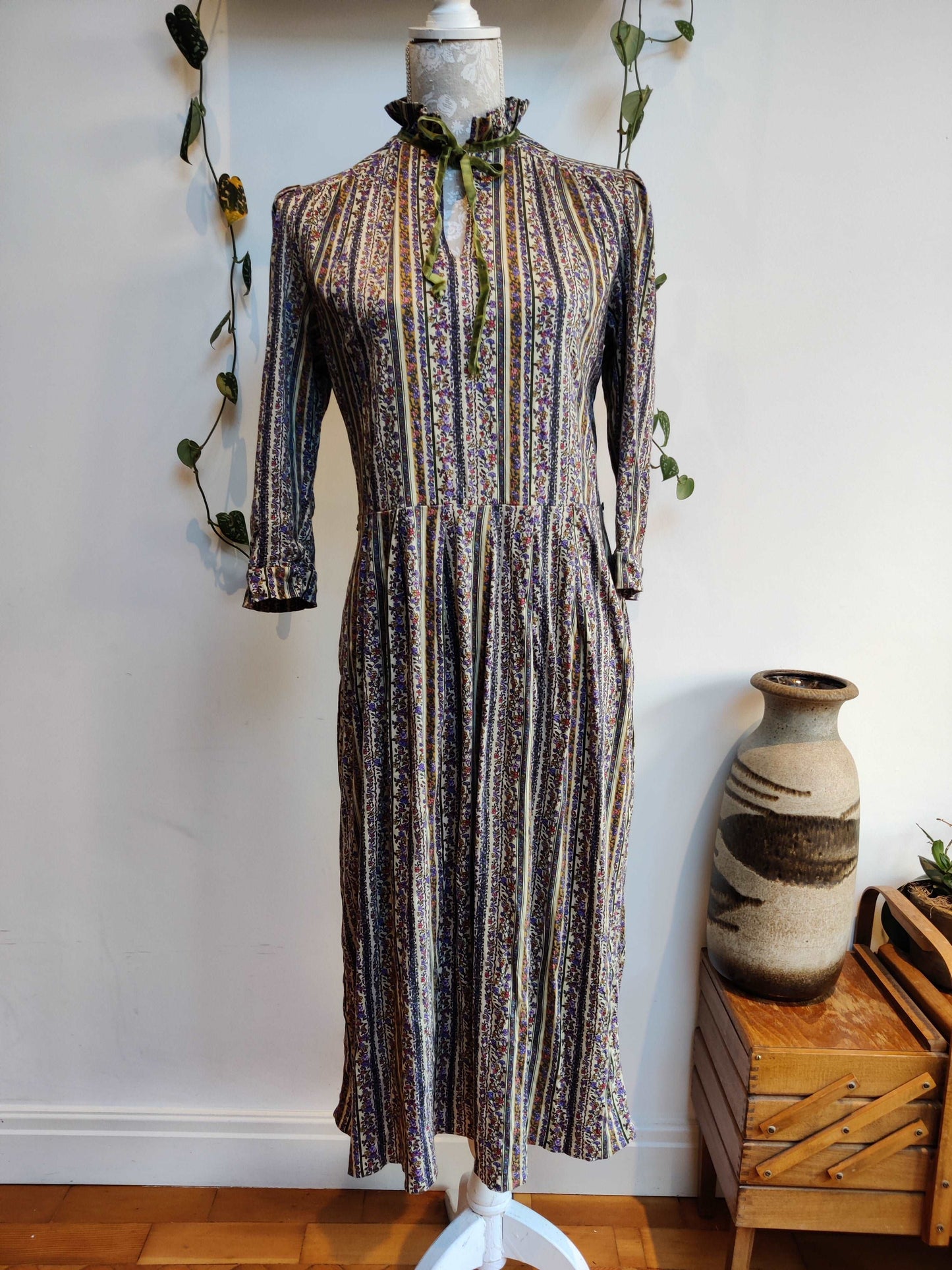 Long sleeve vintage midi dress