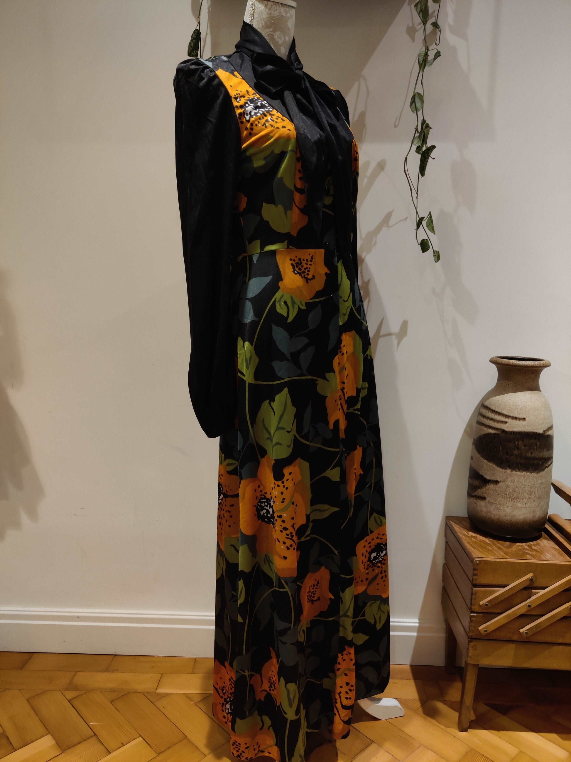 1970s floral pussy bow dress