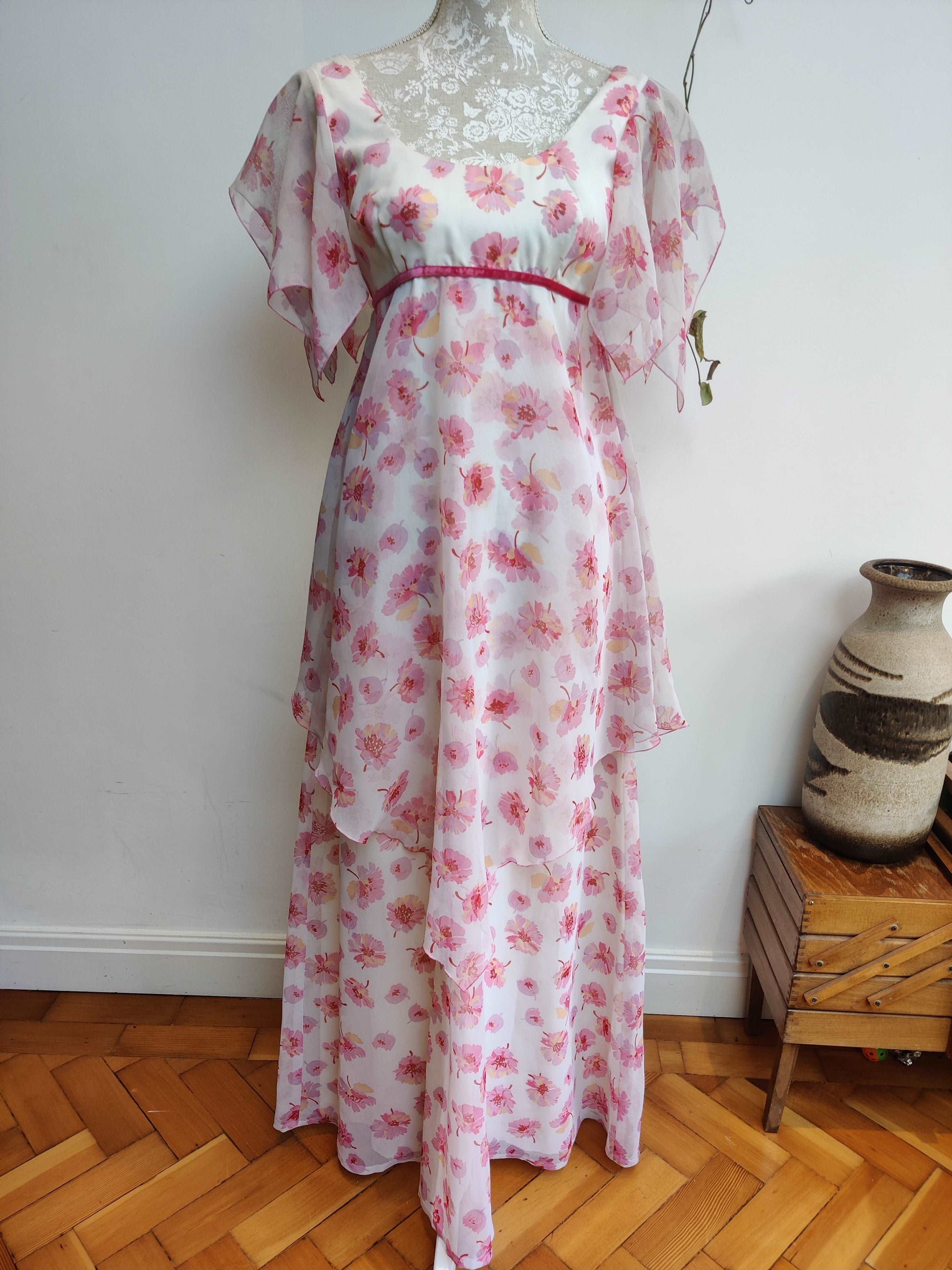 Beautiful pink floral 70s floaty maxi dress size 10.