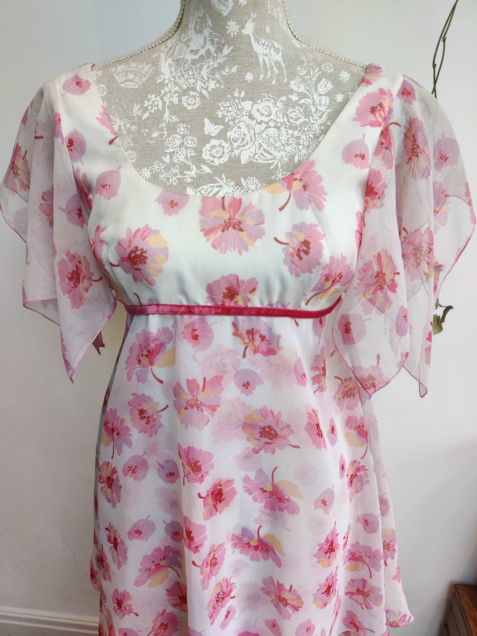 Beautiful floral maxi dress, perfect for weddings. Size 10.