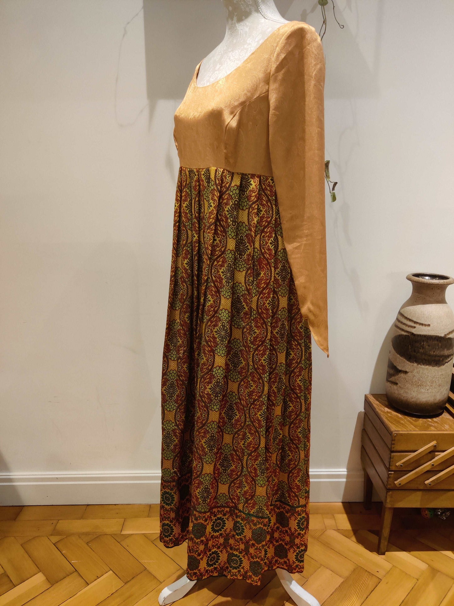 Lovely long sleeved vintage maxi in Indian fabric.