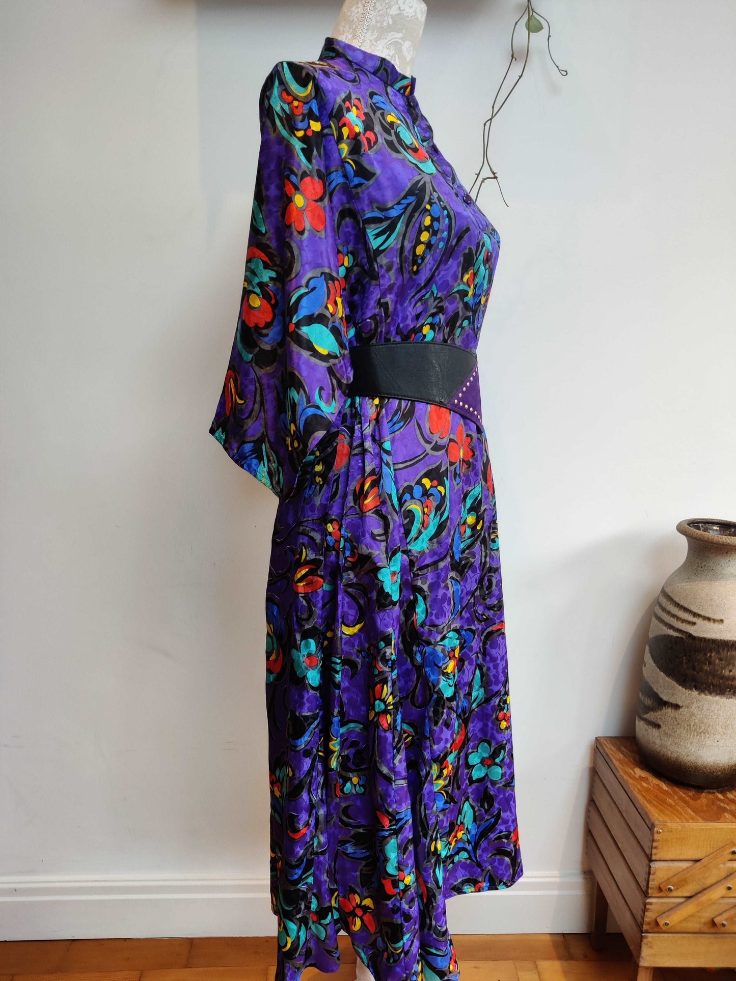 High neck floral vintage dress size 20.