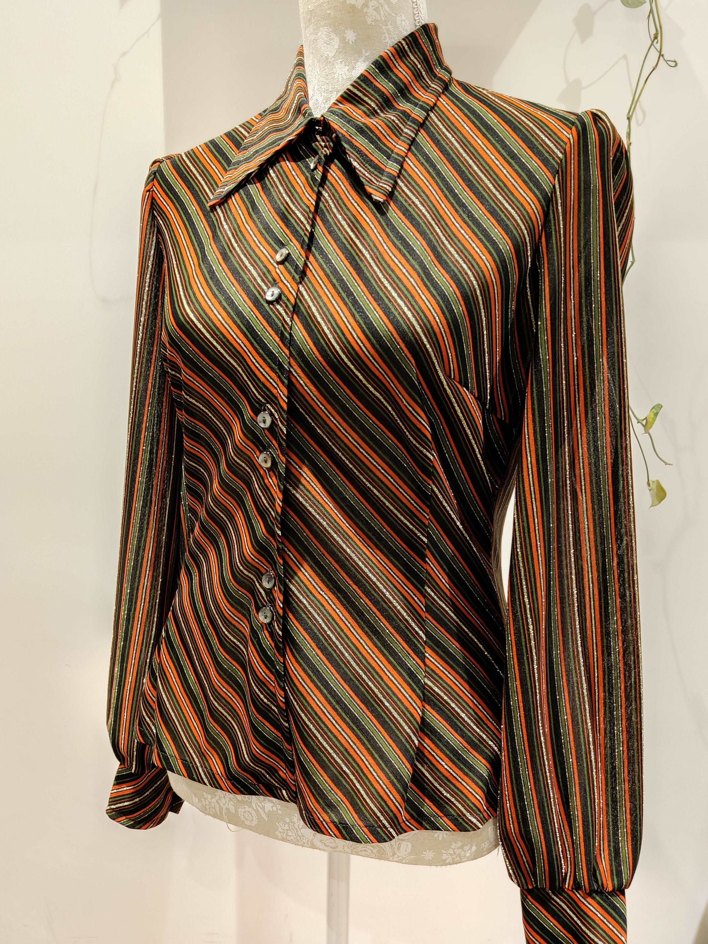 Lurex stripe 70s shirt with long sleeves. 8