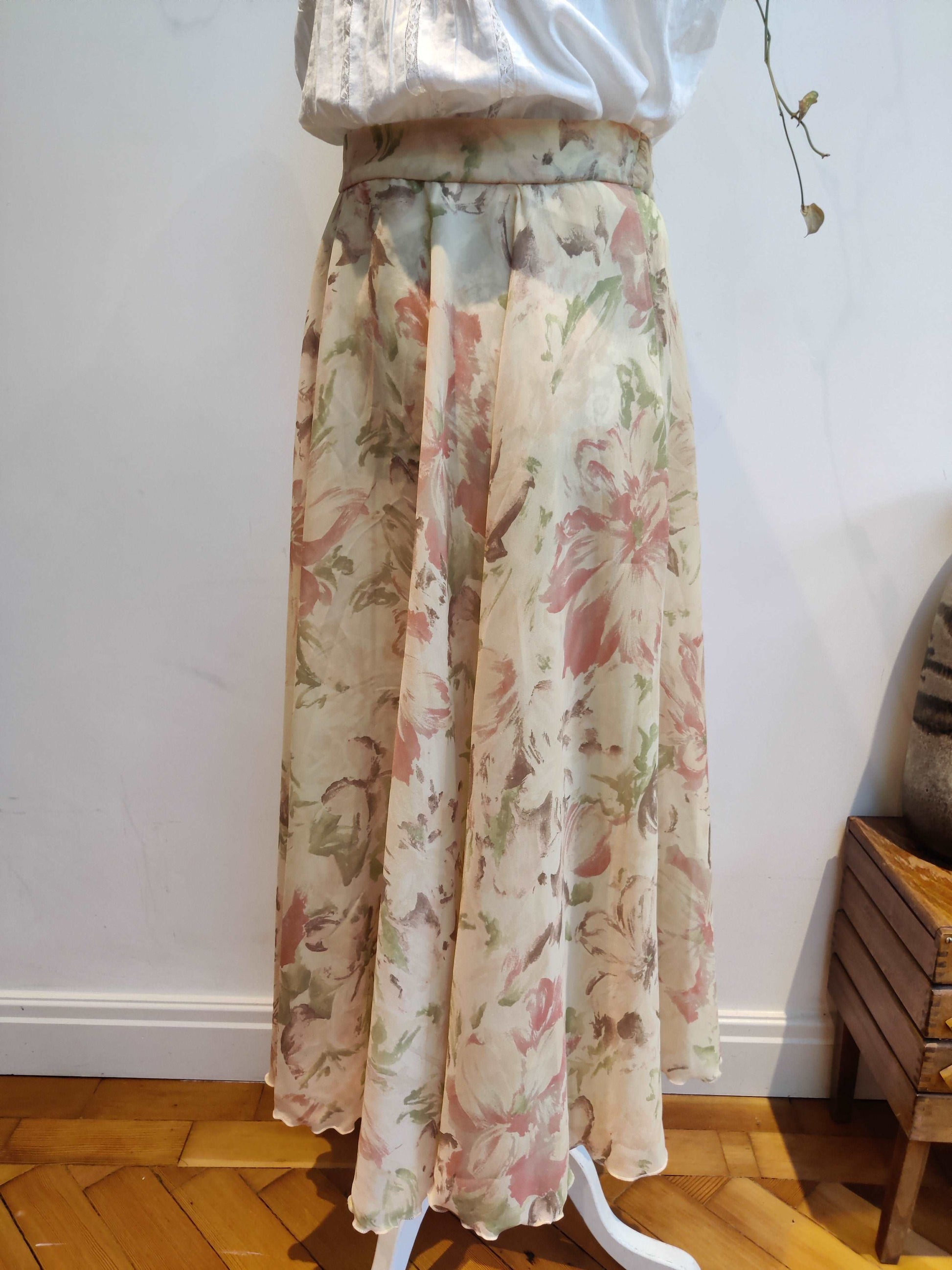 Vintage floral skirt. 