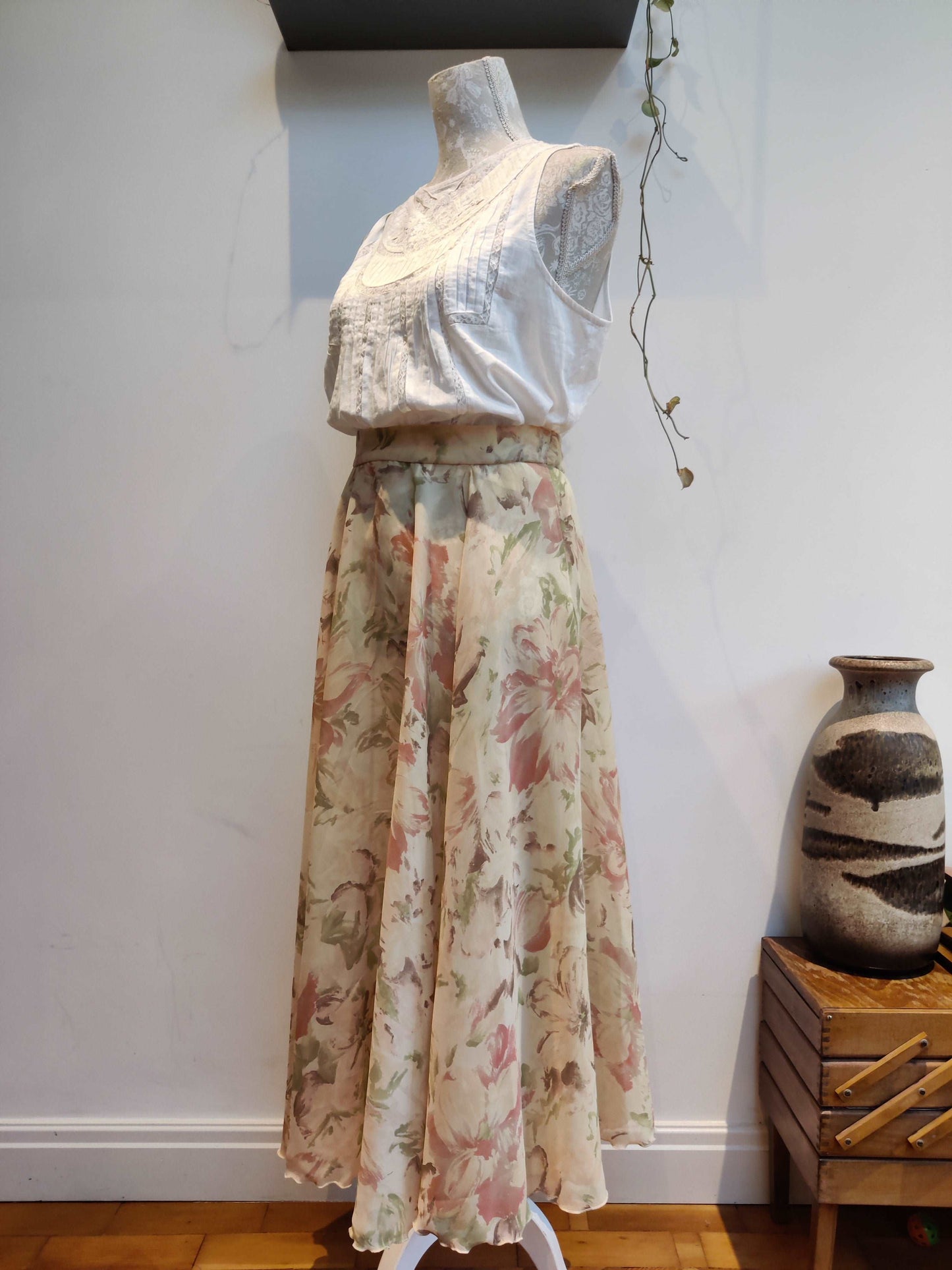 Pretty floral vintage skirt.
