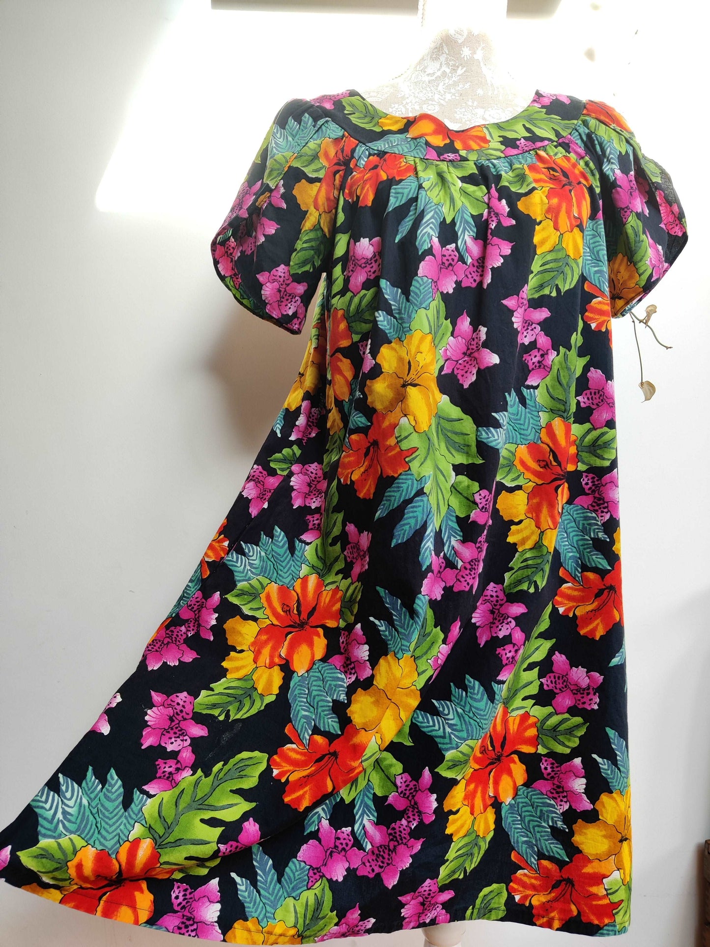 Incredible vintage Hawaiian summer dress