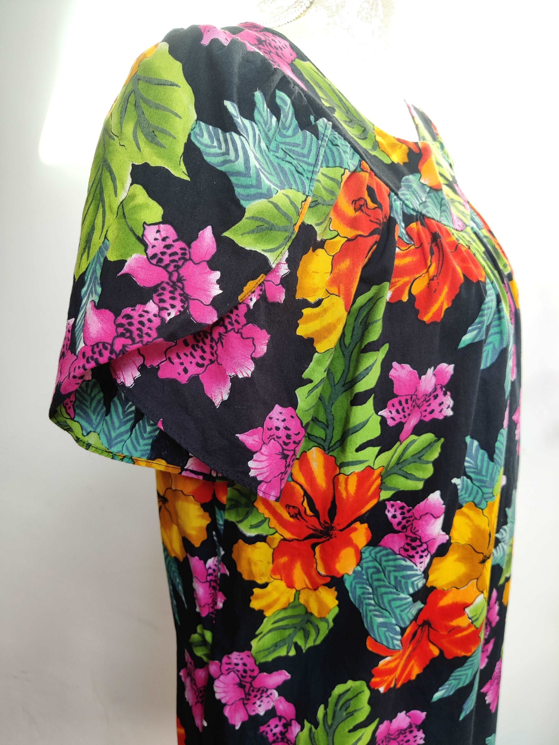 Multicoloured summer midi dress with hawaiian print.
