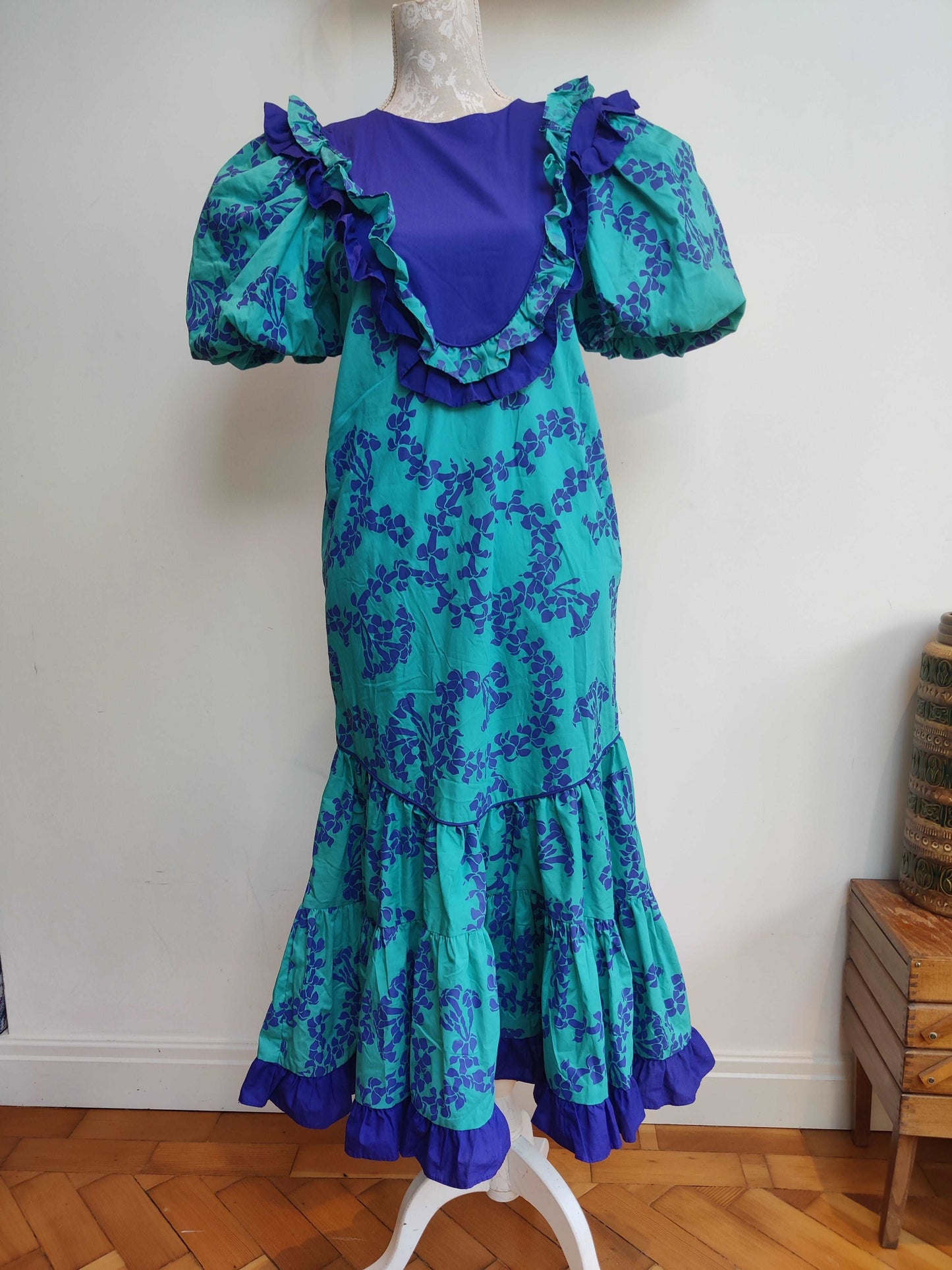 Vintage floral summer dress with puff sleeves