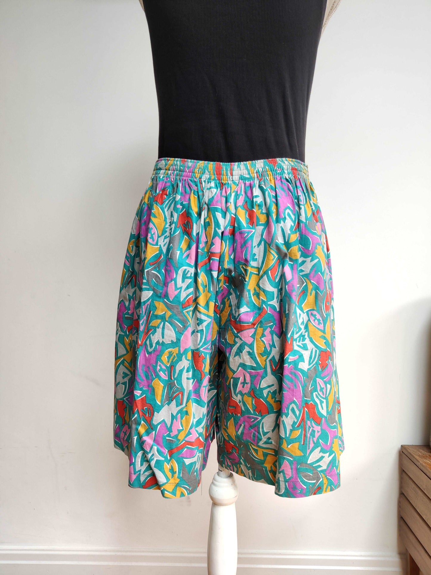 Awesome 80s multicoloured culotte style shorts. size 16.