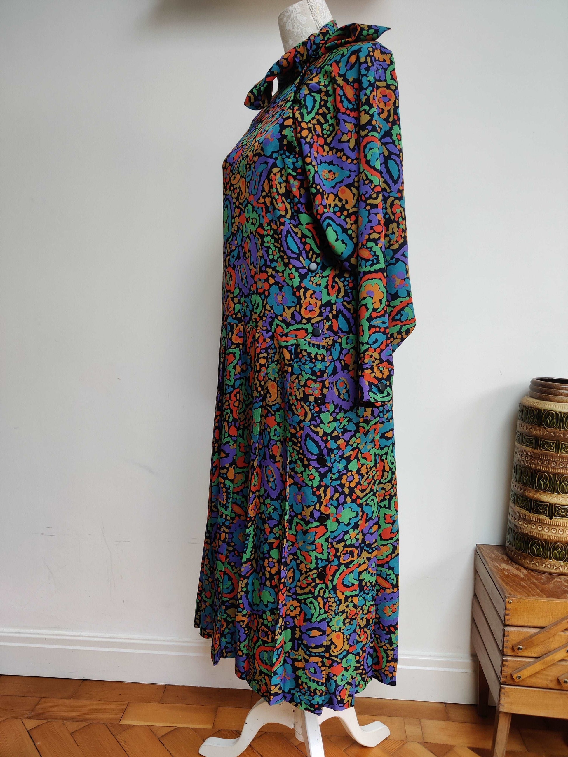 Abstract print vintage dress with batwing sleeves