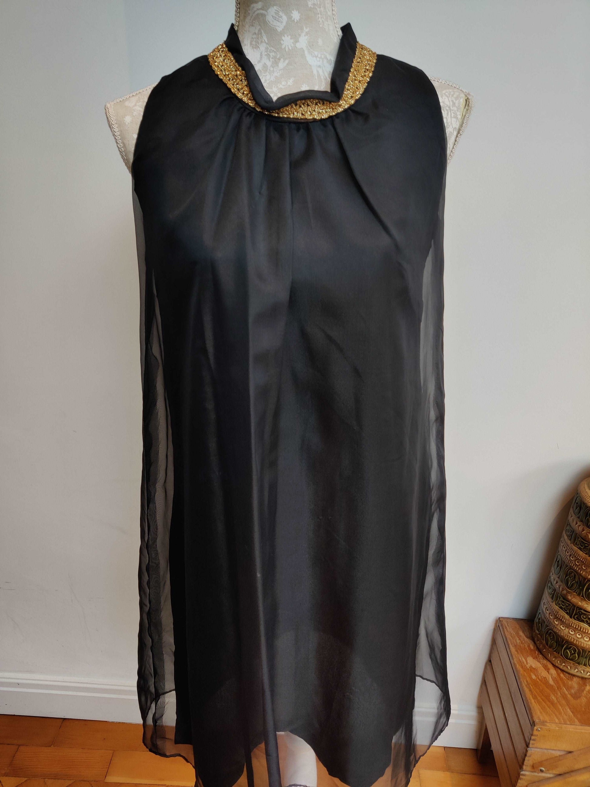 Sleeveless black vintage dress size 10