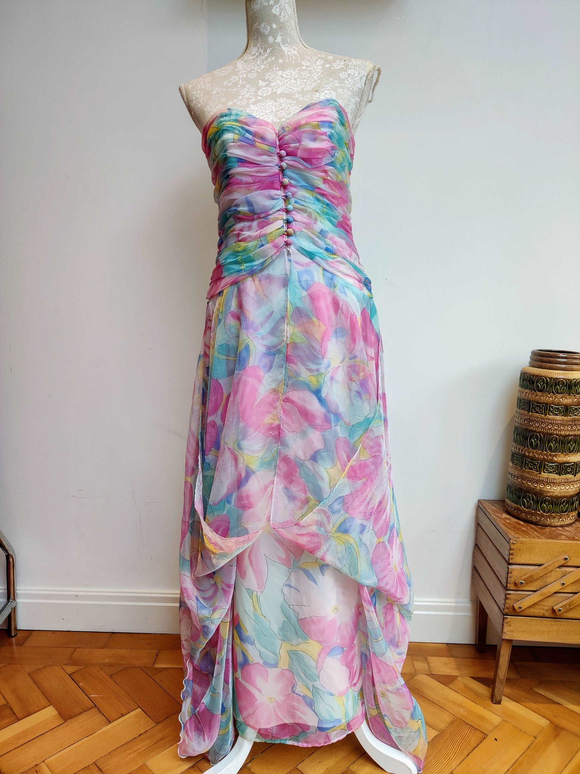 Beautiful bright floral 80s strapless gown. Size 8.