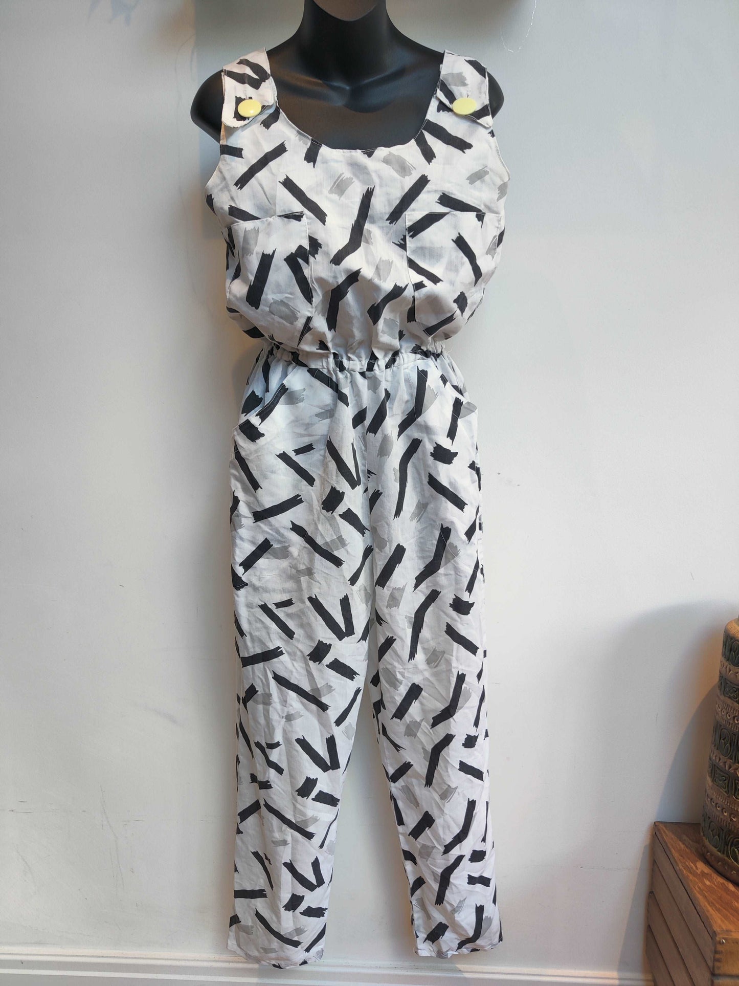 vintage jumpsuit in black and white. size 10.