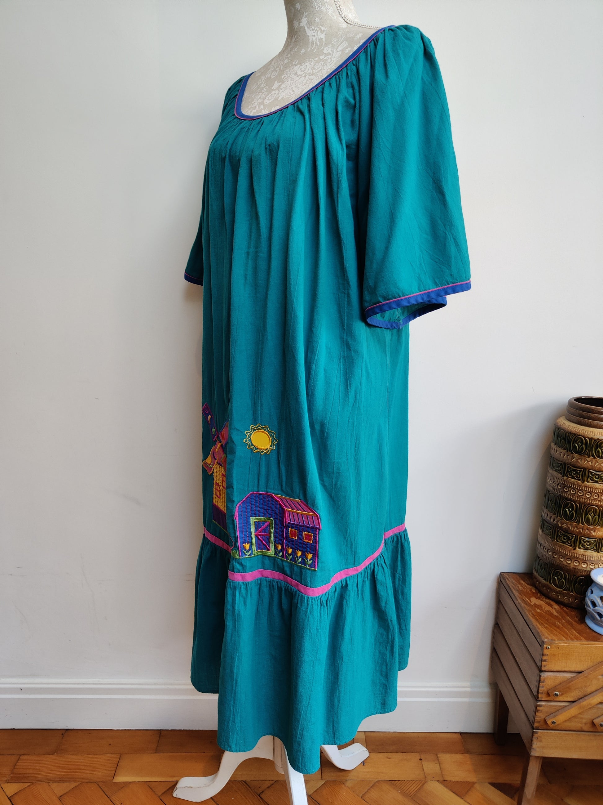 Size 16-22 vintage summer dress.