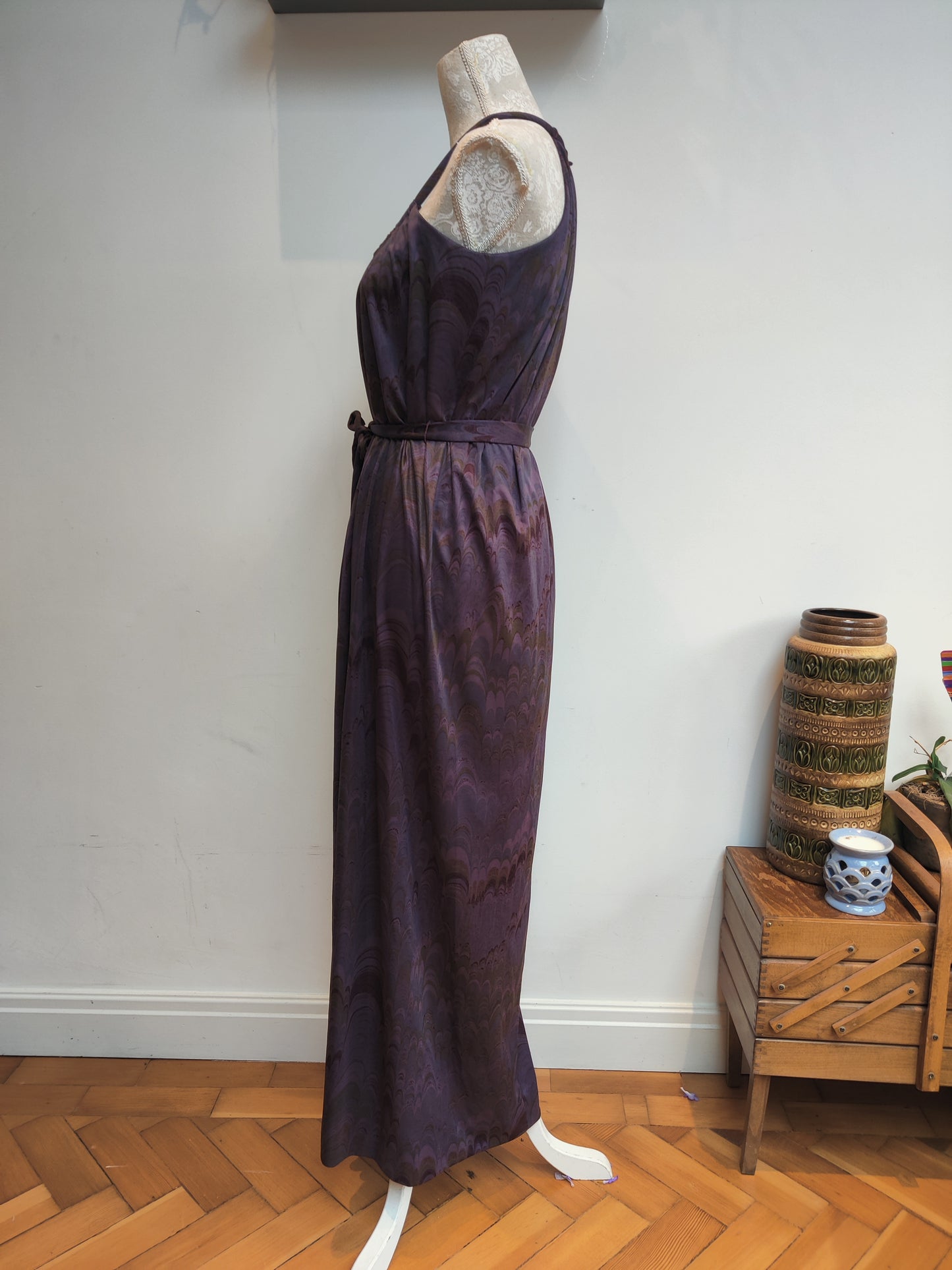 Vintage maxi dress with belt.