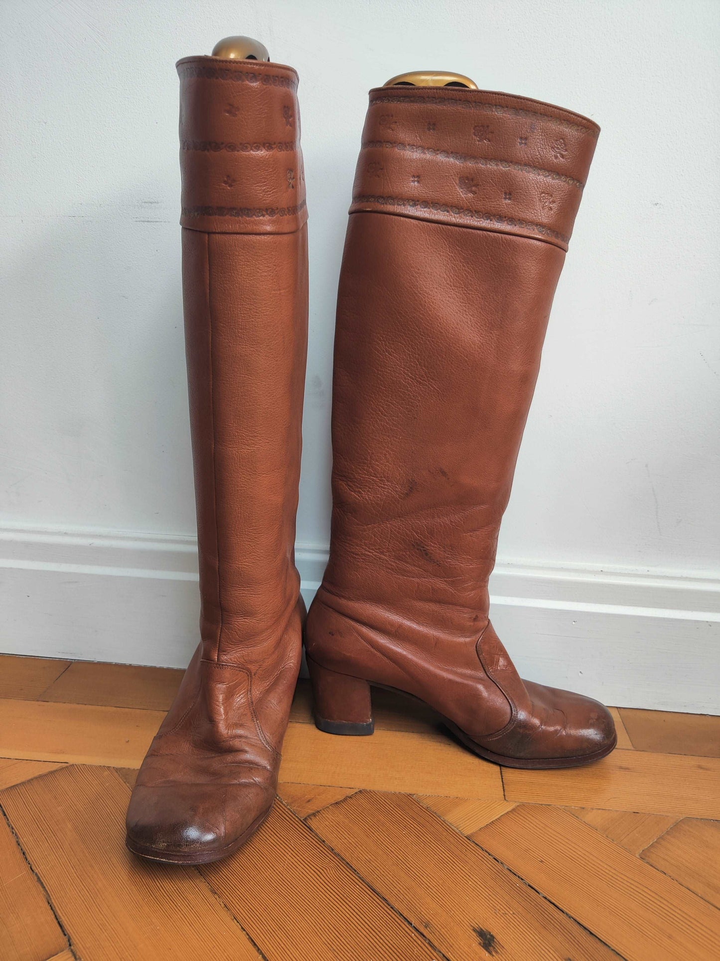 Size 5 go go boots. tan leather.