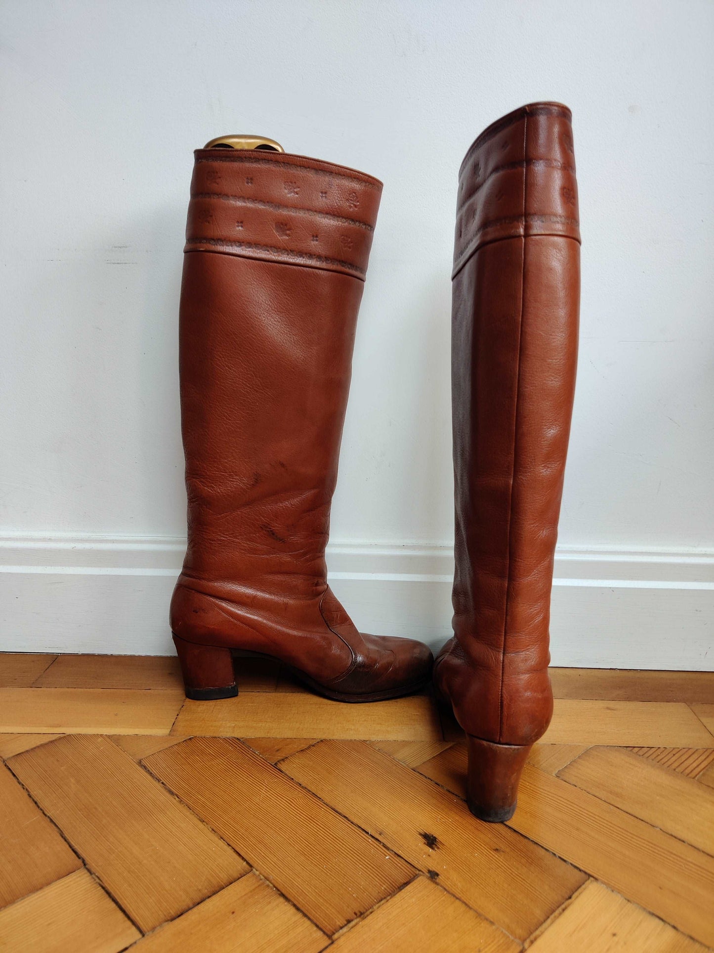 Tan knee high 70s boots size 5