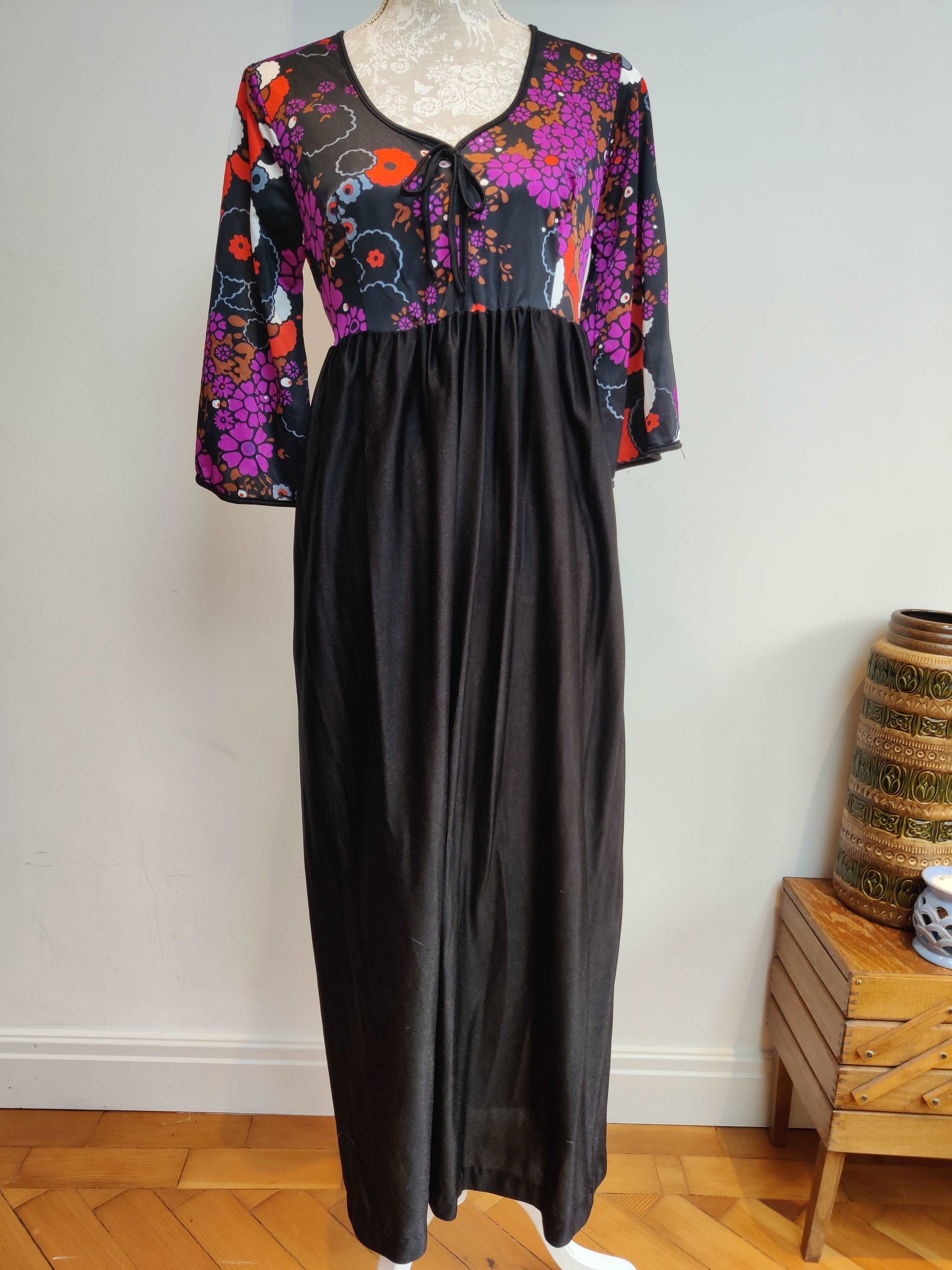 Stunning 70s maxi dress with black and pink floral design. Size 10.