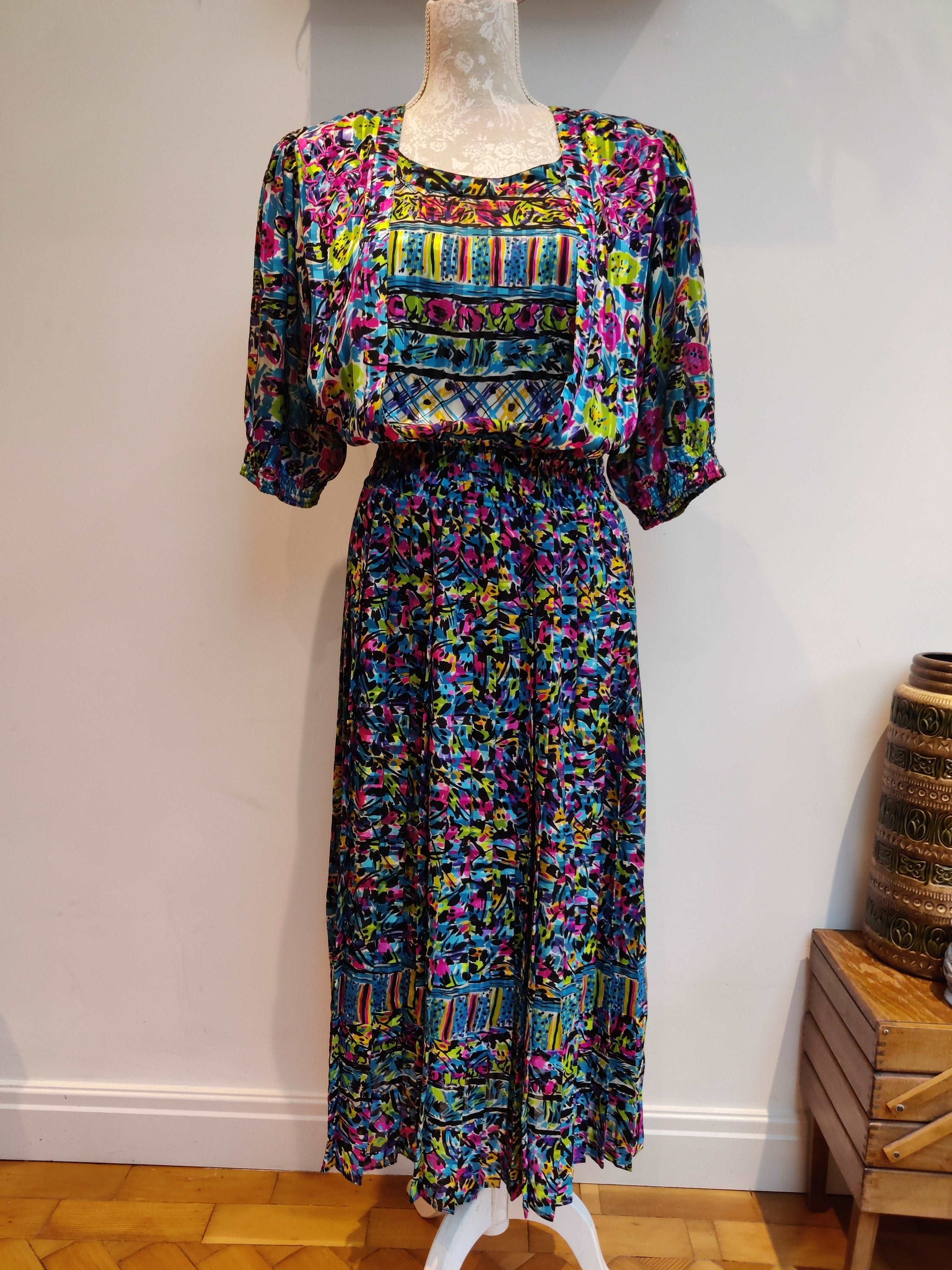 Kanga collections dress in bright 80s print
