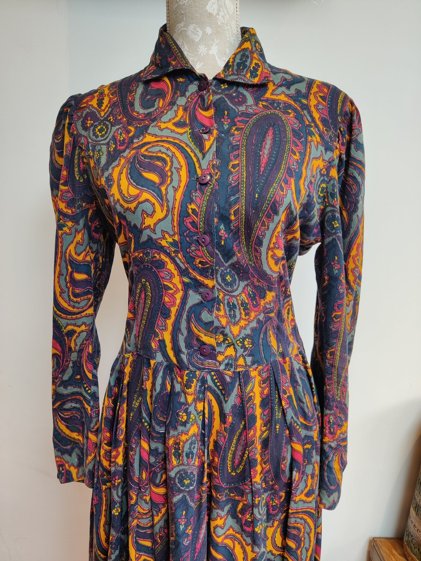 Vintage paisley dress with buttons