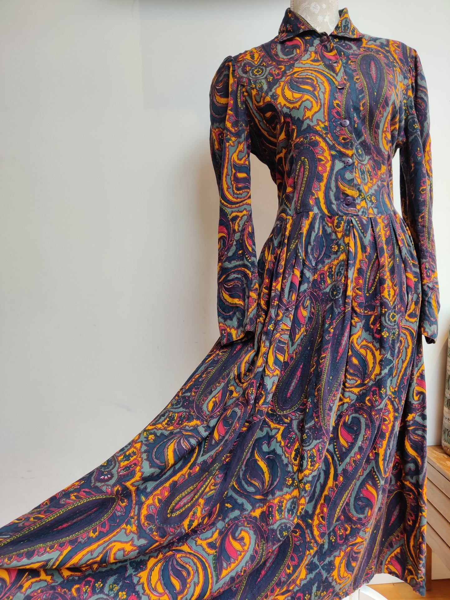 Beautiful vintage Anokhi midi dress with paisley design.
