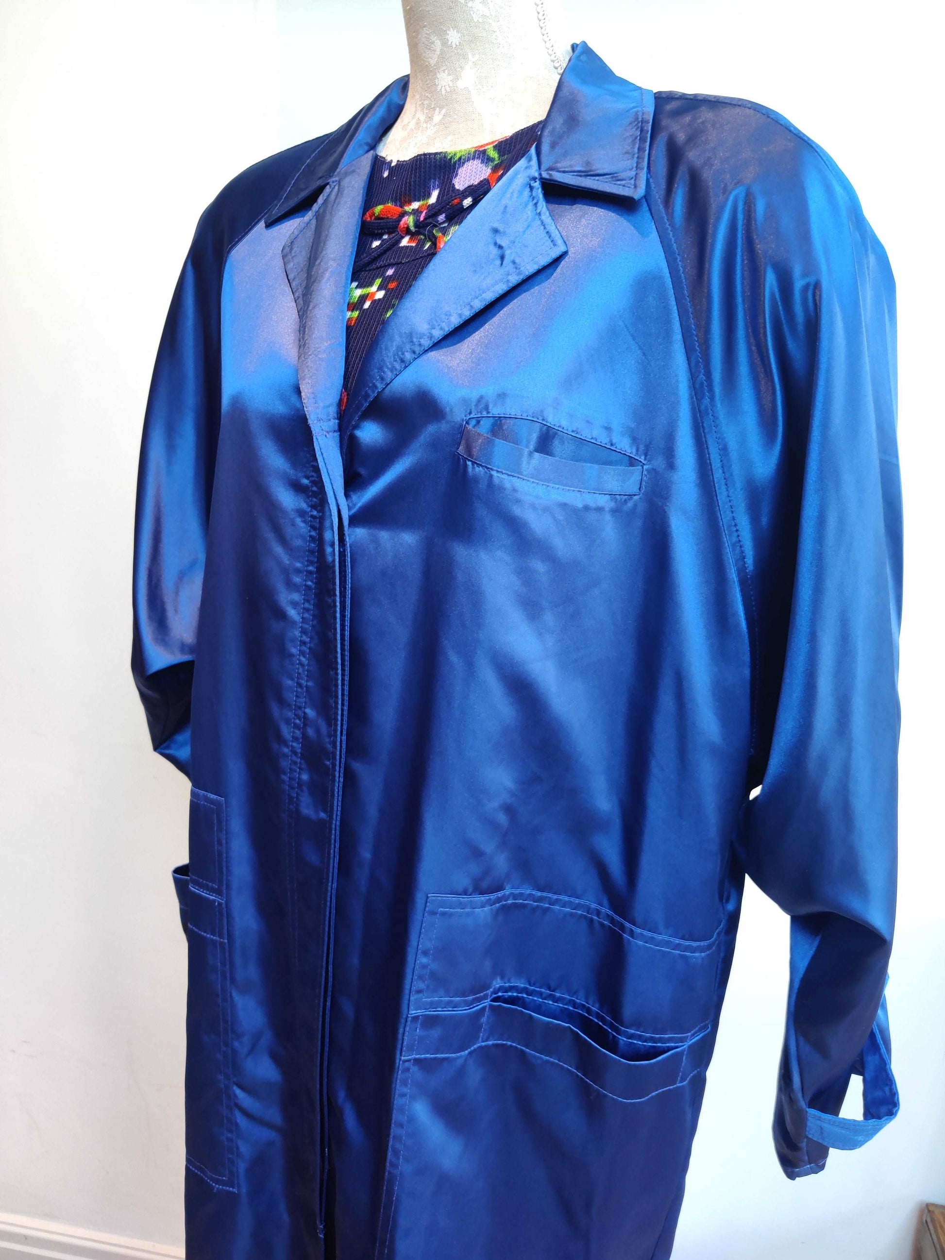 Lovely bright vintage mac in electric blue 16-18