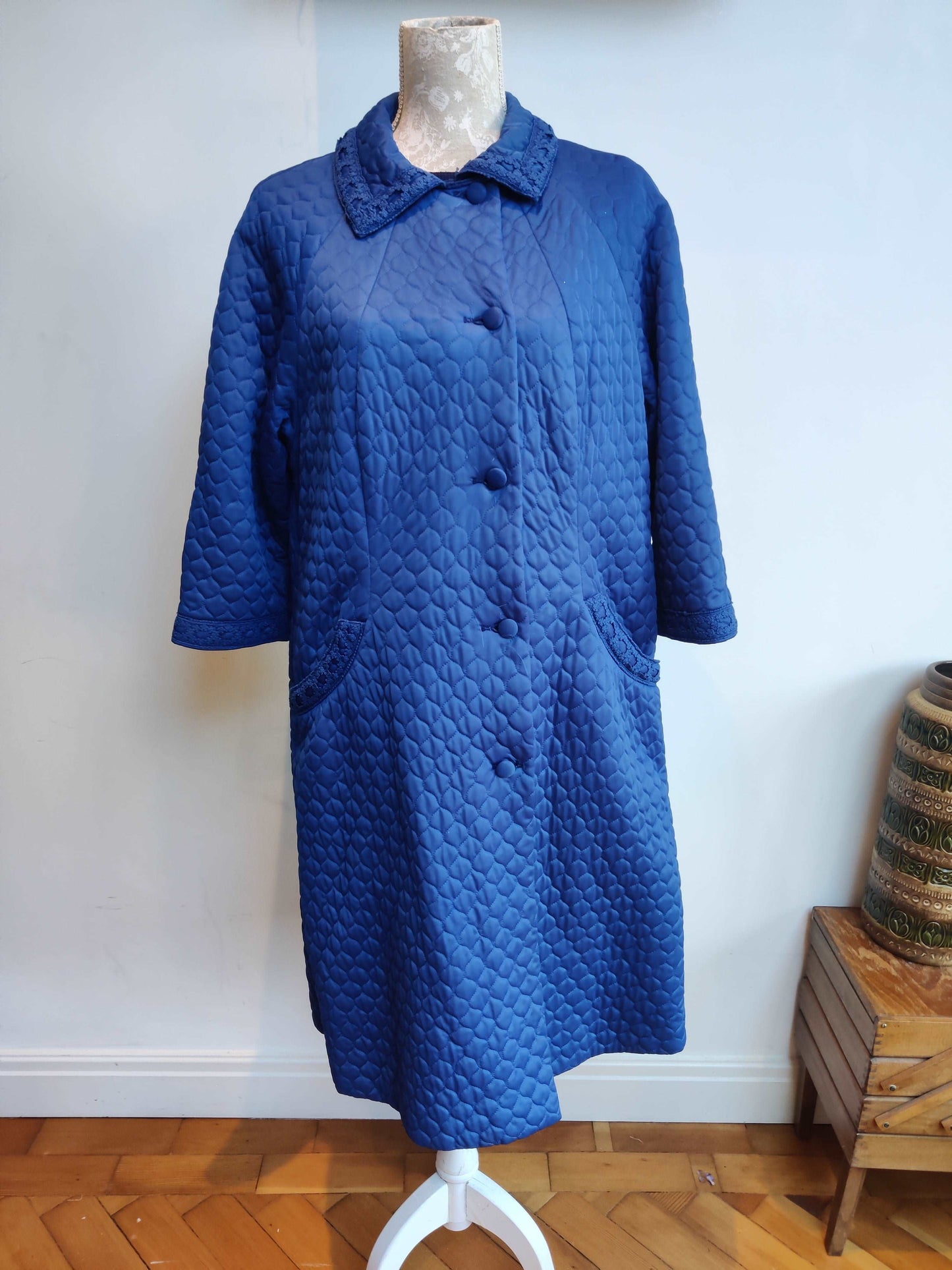 Lovely blue quilted vintage housecoat size 12-14