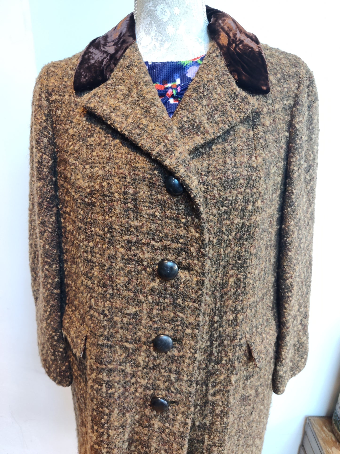Brown 60s coat with velvet collar size 14