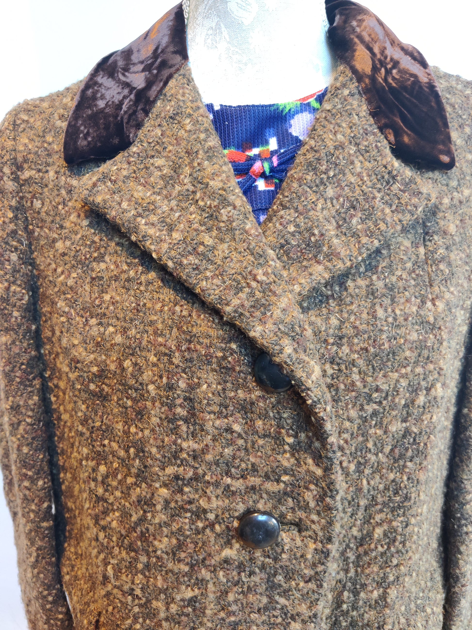 Brown vintage wool coat with velvet collar