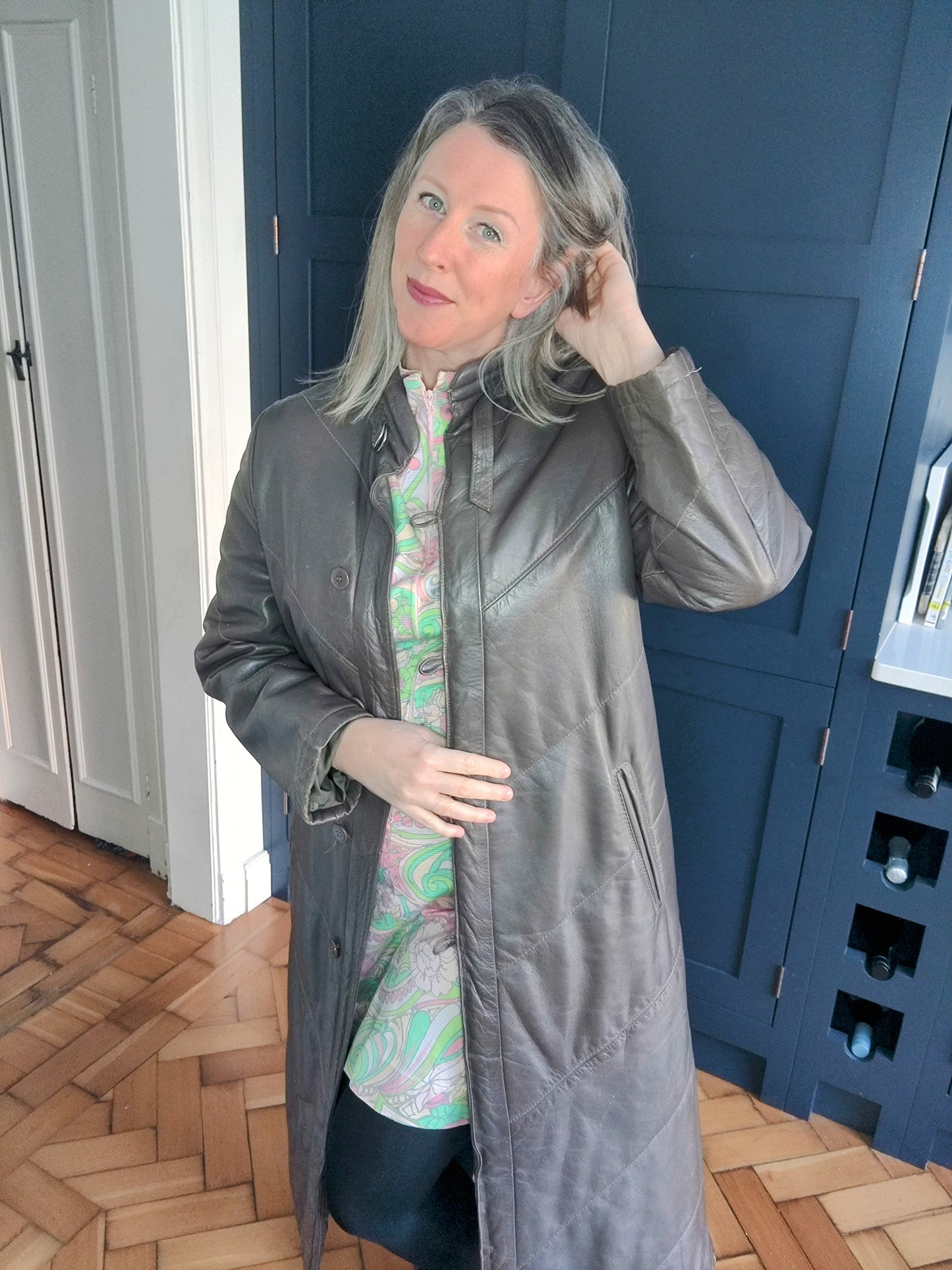 Incredible long vintage leather coat in grey. Size 12.