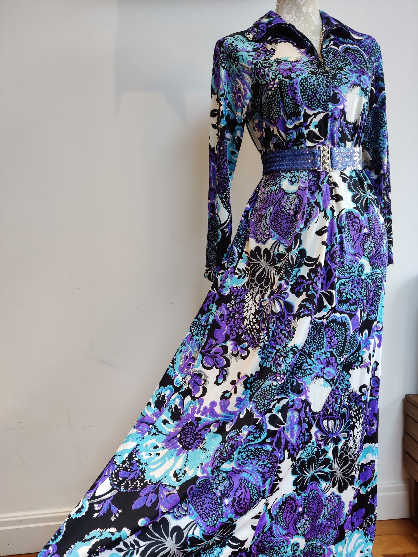 Stunning vintage maxi dress with paisley print