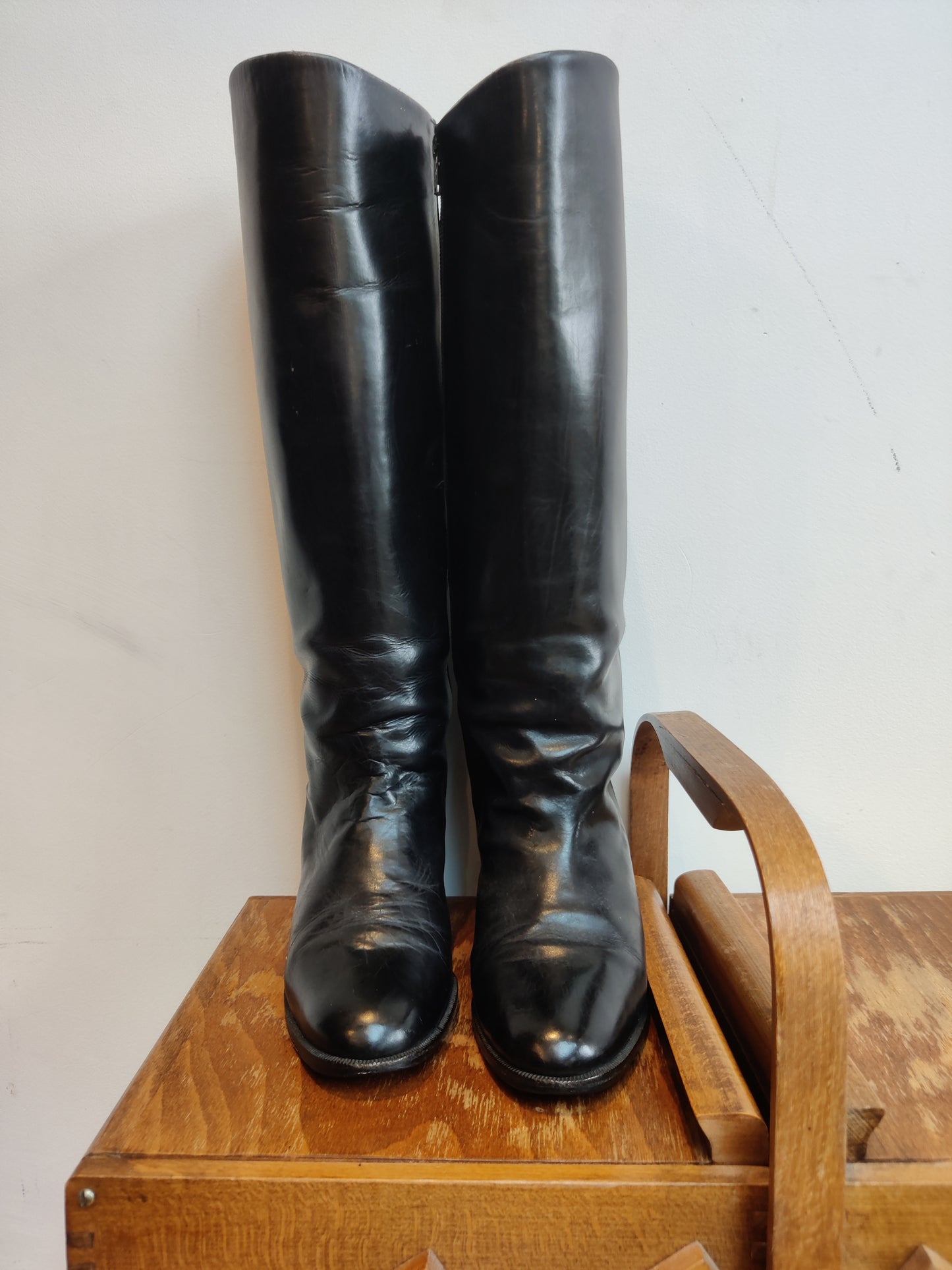 Stunning vintage designer boots black leather.