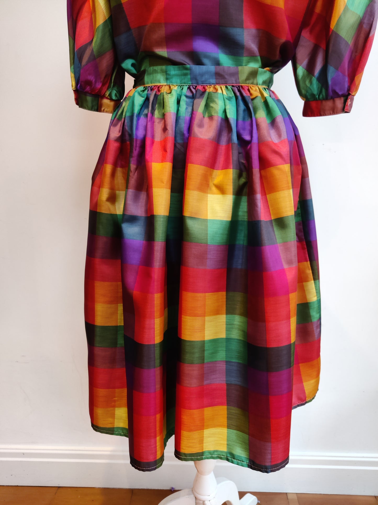 Vibrant colourful vintage 2 piece set.