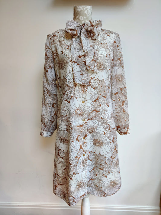 Stunning 60s mod dress with pussy bow detail.
