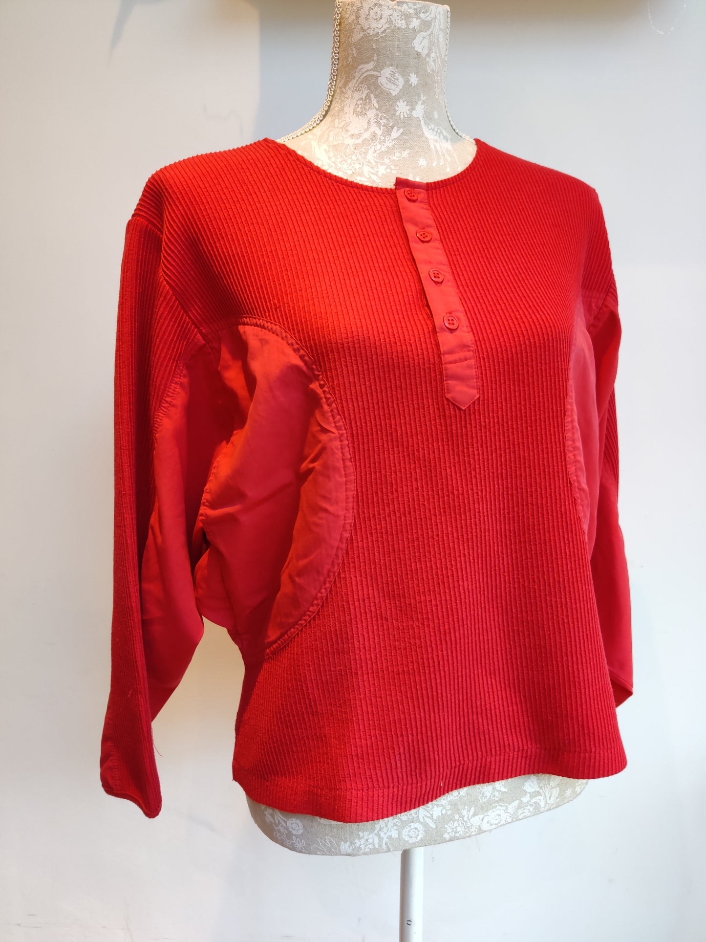 80s batwing top in red