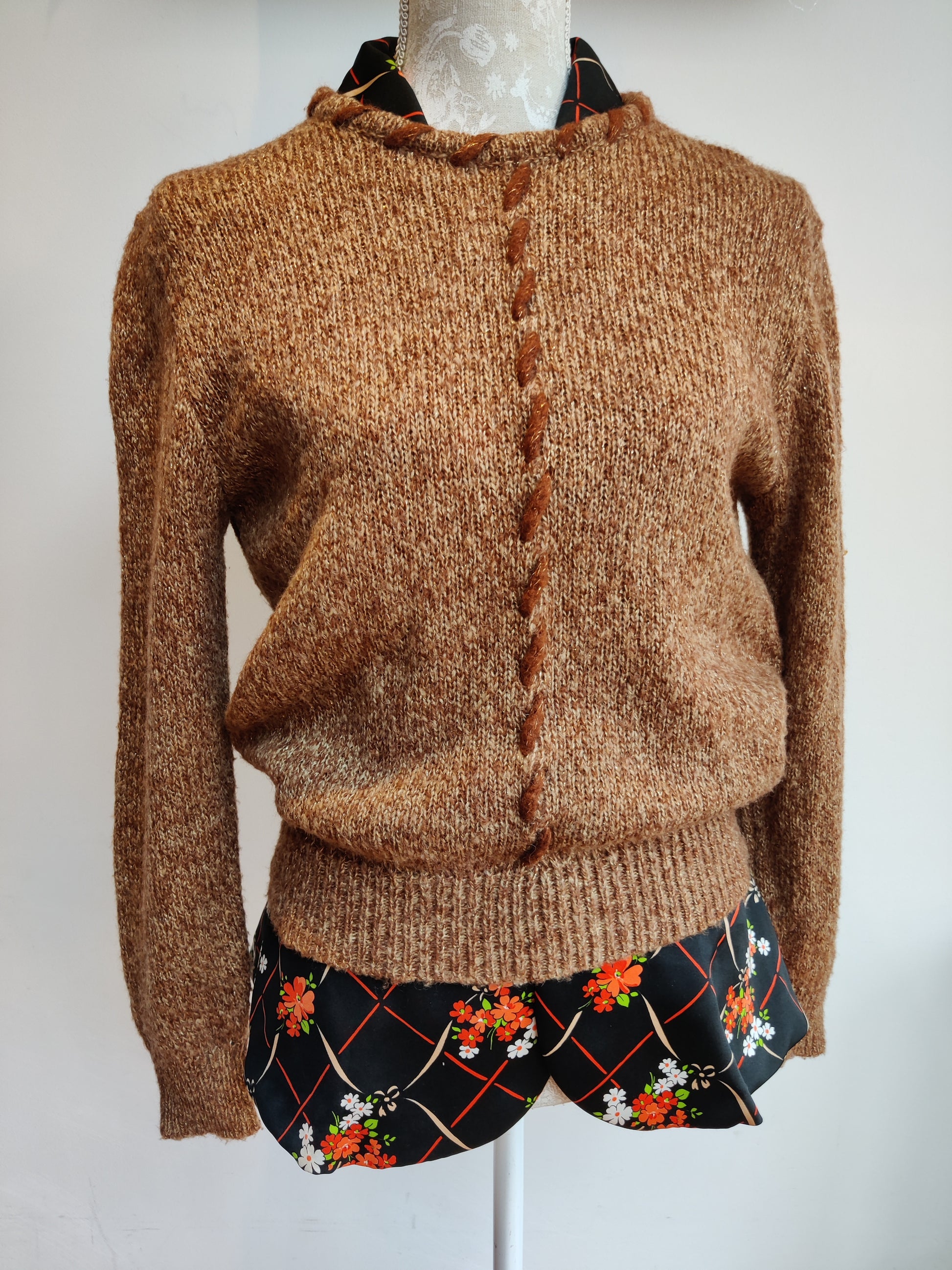 Stunning vintage knitted jumper by Windsmoor. Gold sparkle.