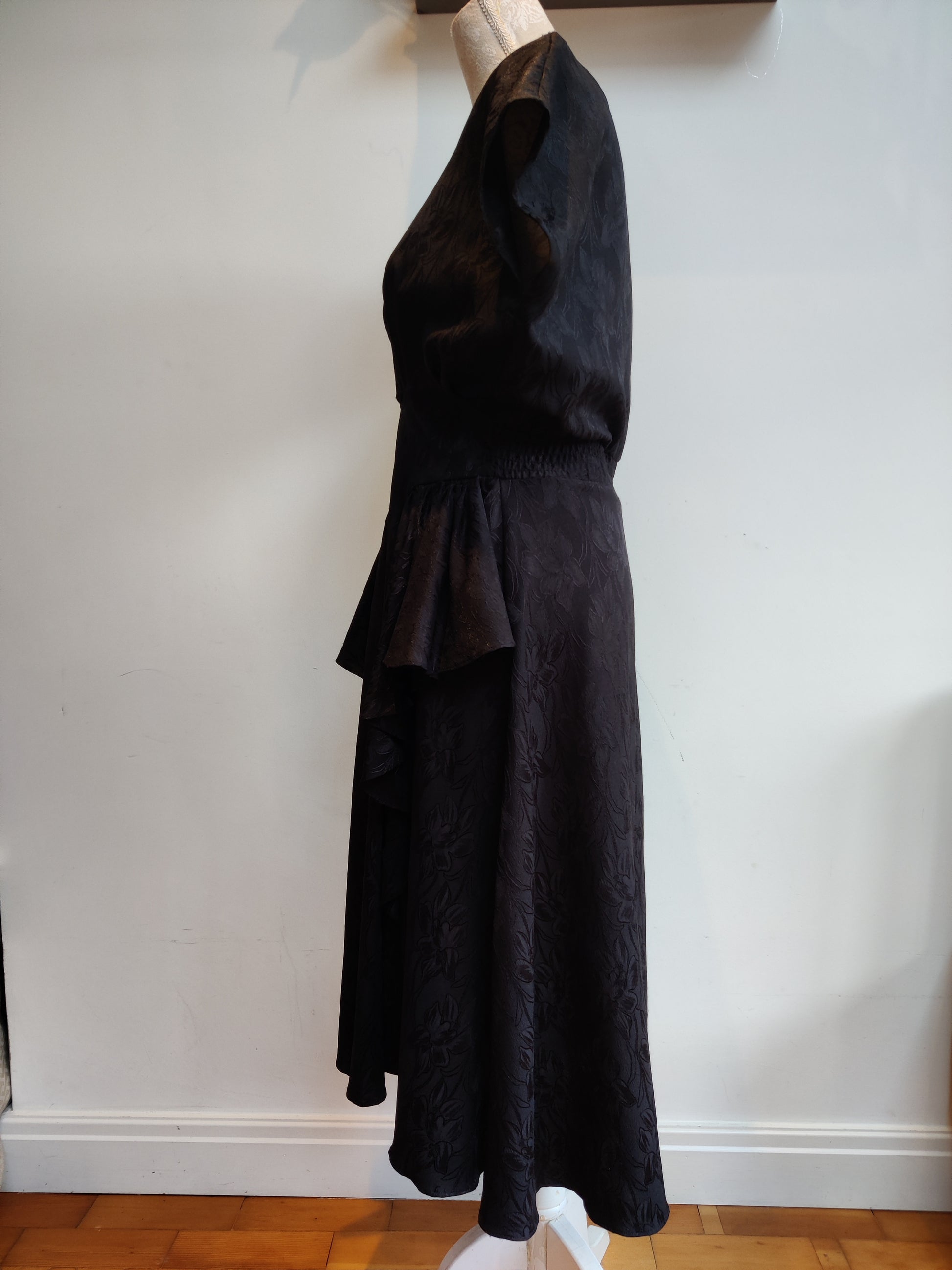 Black 80s dress in flattering design
