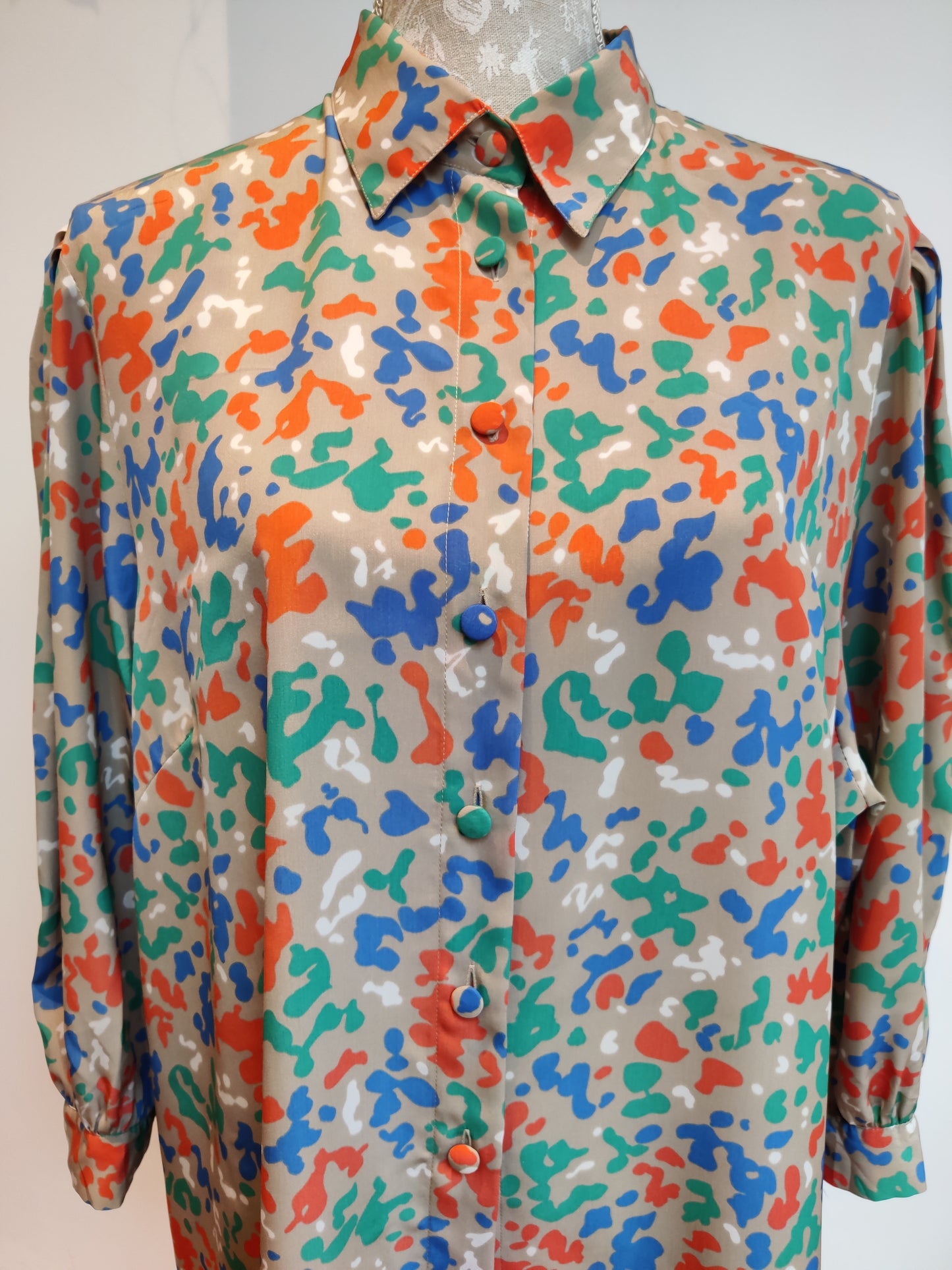 80s multicoloured vintage blouse with 3/4 sleeves. Size 20 - 22.