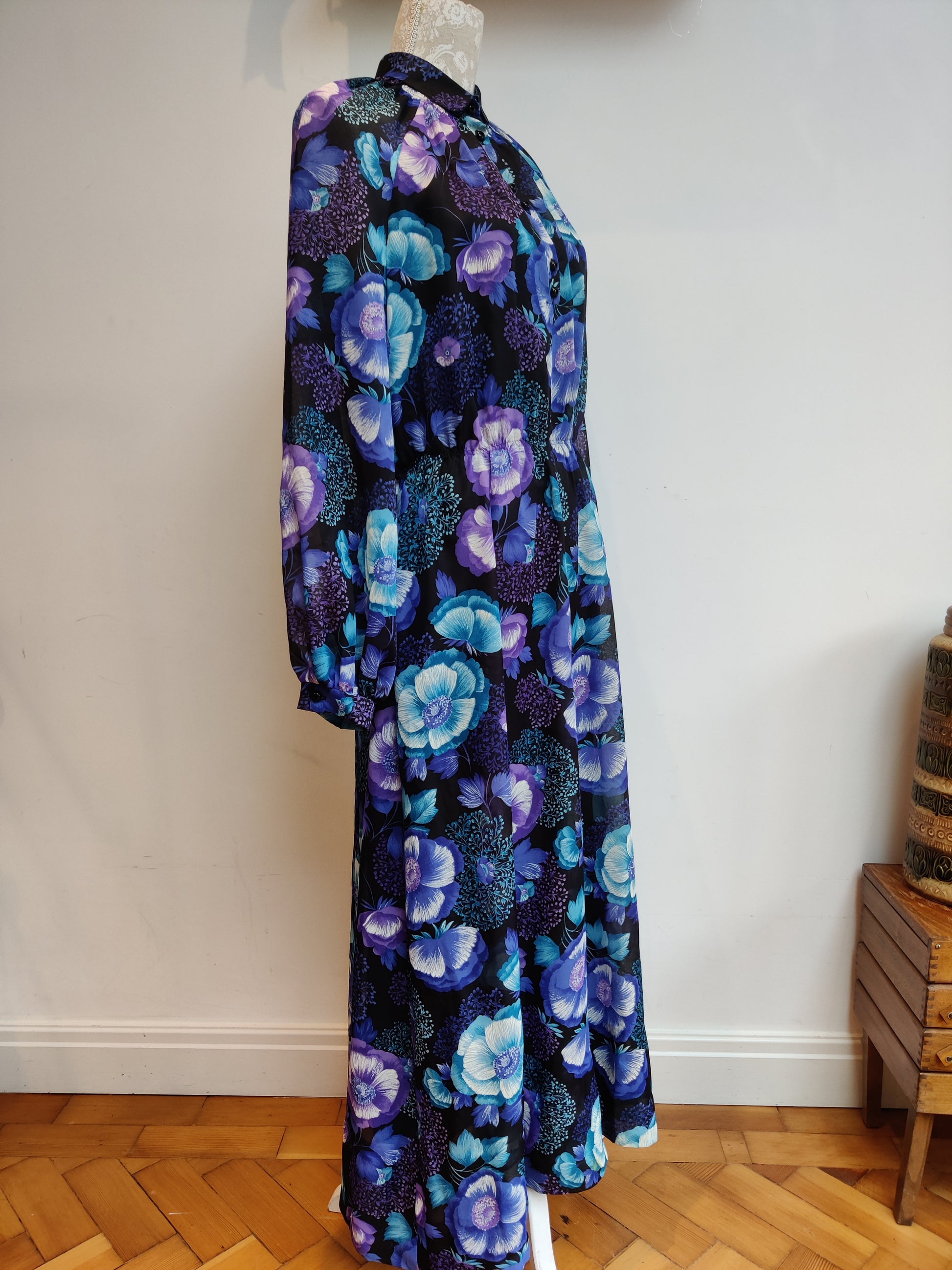 Vintage plus size maxi dress with wide sleeves